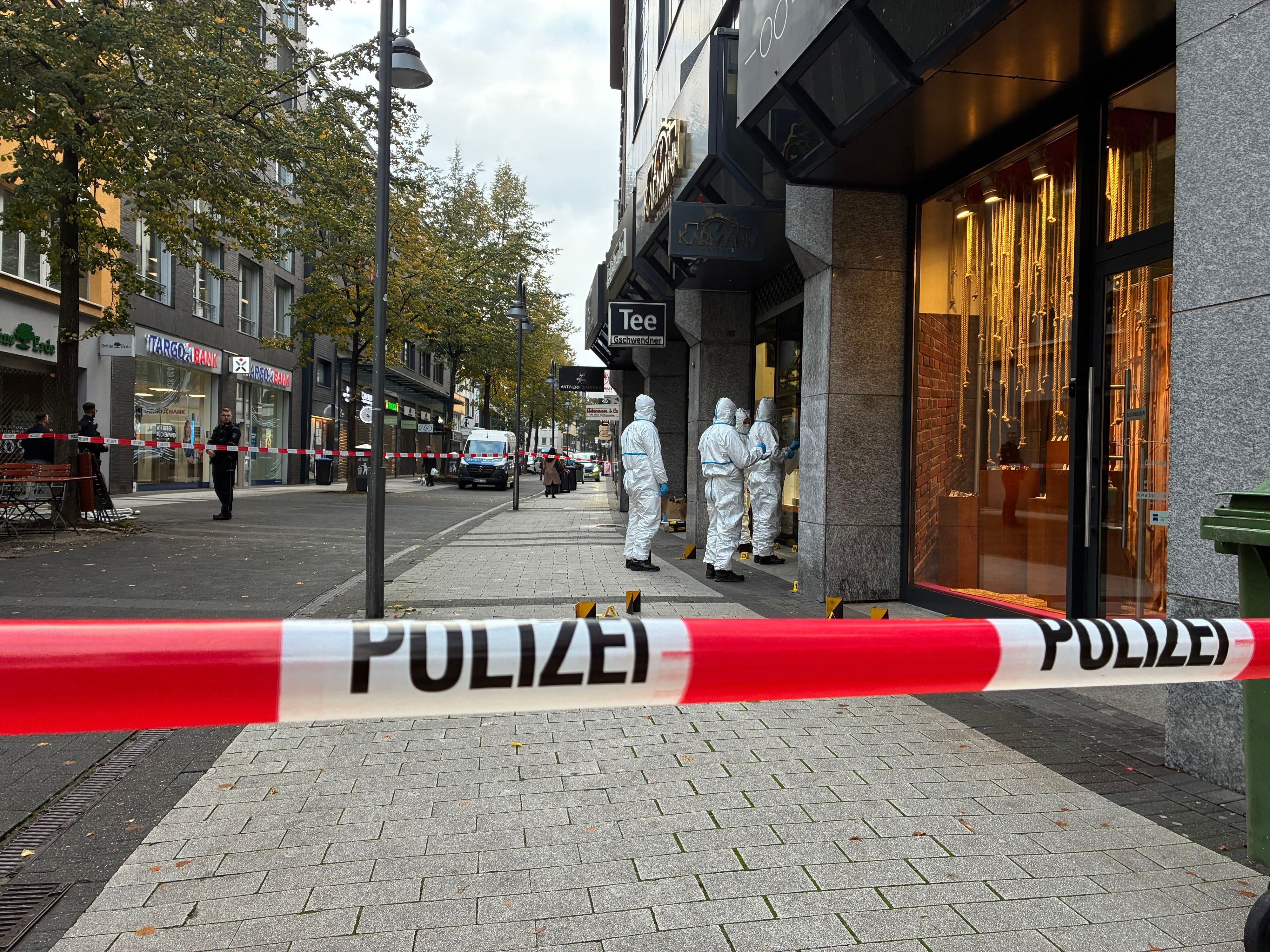 Ein Absperrband der Polizei in Köln.