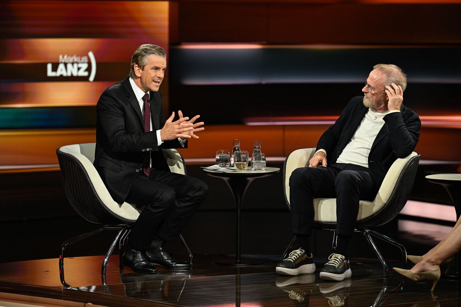 ZDF-Moderator Markus Lanz (links) reagierte im Gespräch mit KI-Forscher Hans Uszkoreit überrascht. (Bild: ZDF / Markus Hertrich)