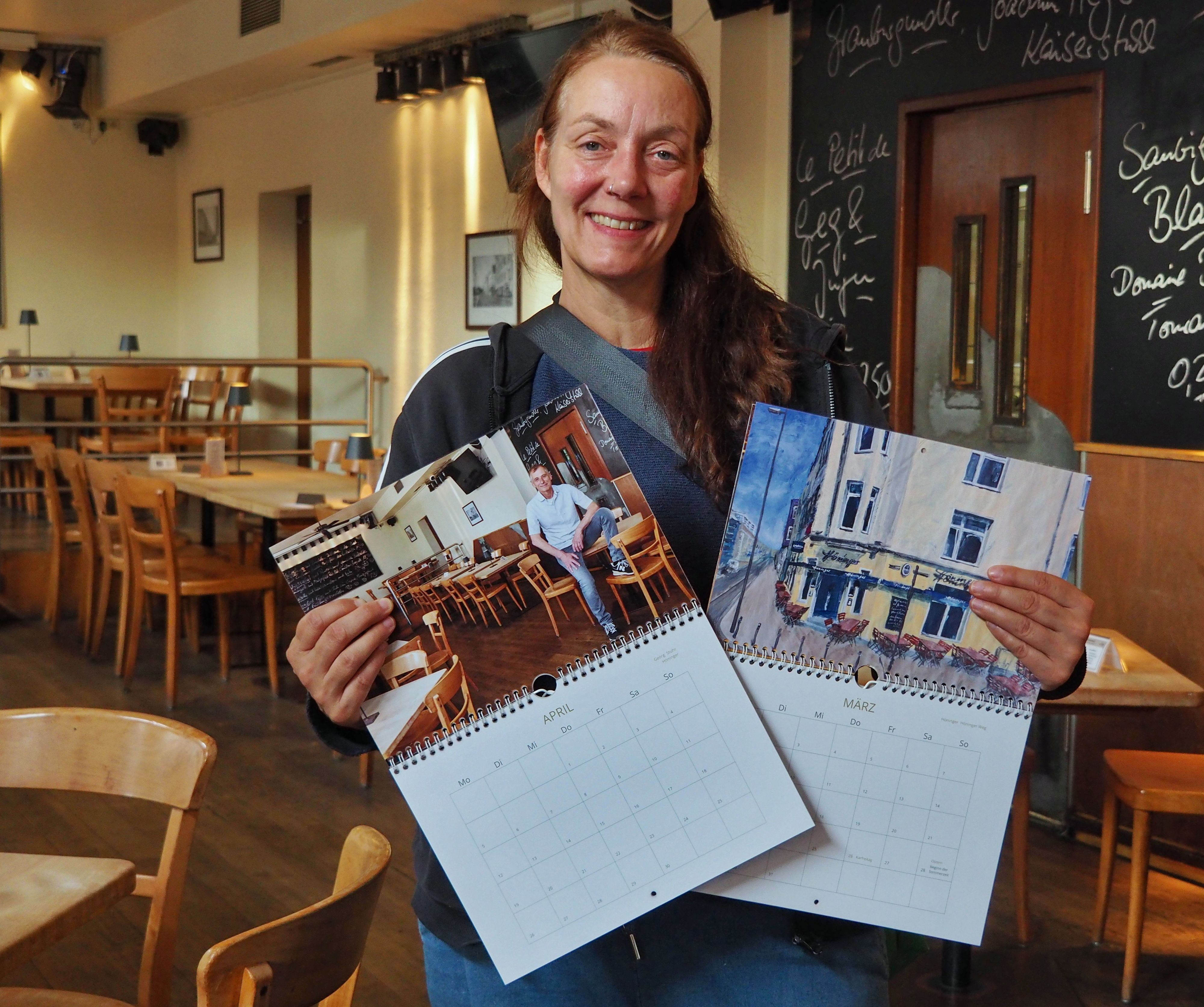 Renate Geiter freut sich: Der neue Zollstock-Kalender ist fertig.