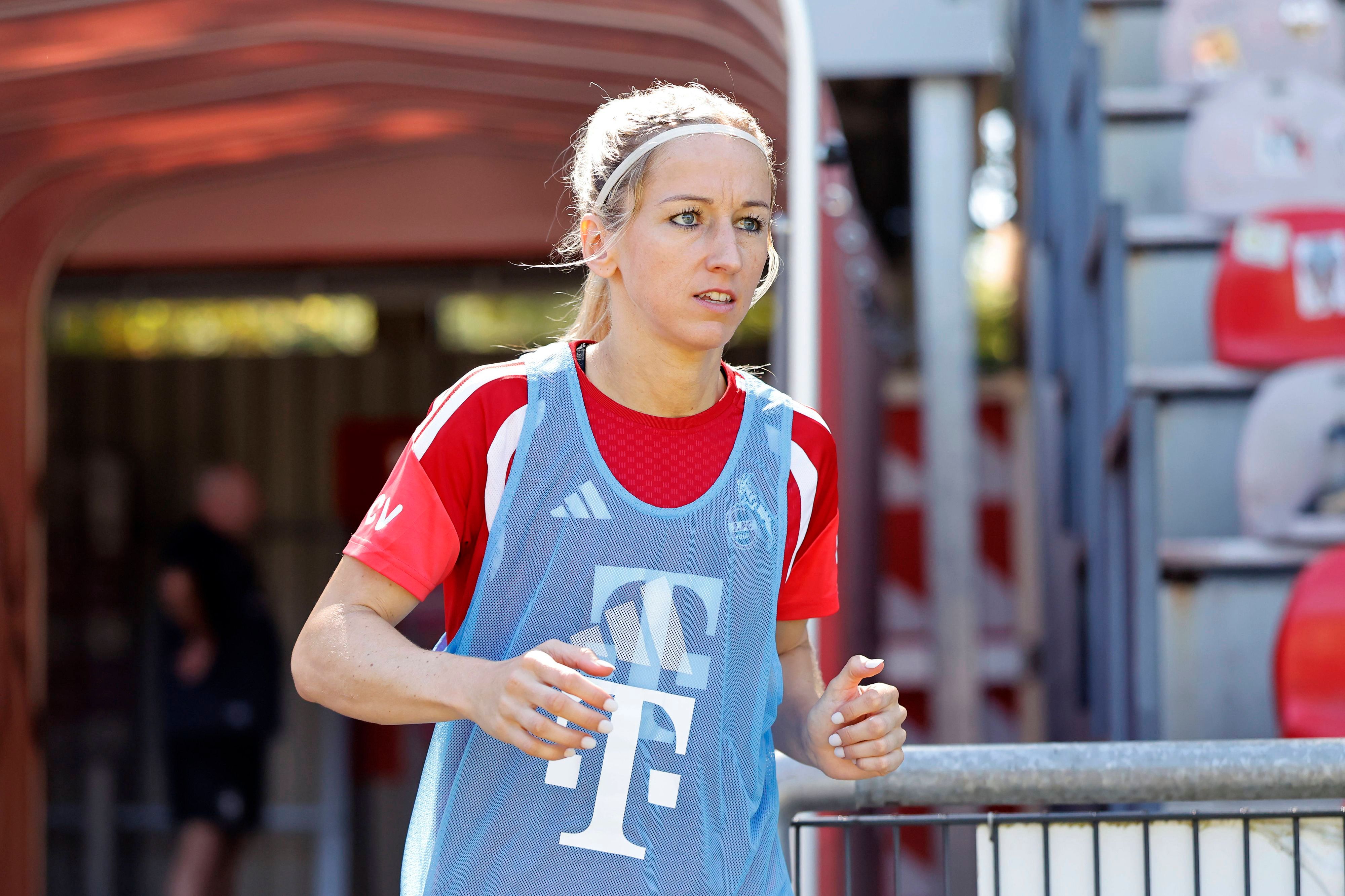 Fußballspielerin Kathrin Kathy Hendrich Abwehr beim Testspiel zwischen der 1. Frauen-Mannschaft des 1. FC Köln und dem FC Twente Enschede NED im Franz-Kremer-Stadion. Endstand 5:1 Köln, 08.08.2026 NRW Deutschland *** Soccer player Kathrin Kathy Hendrich, defender, during the friendly match between the 1. FC Köln Women s Team and FC Twente Enschede NED at Franz Kremer Stadium. Final score: 51 for Köln, August 8, 2026, North Rhine-Westphalia, Germany Copyright: xChristophxHardtx