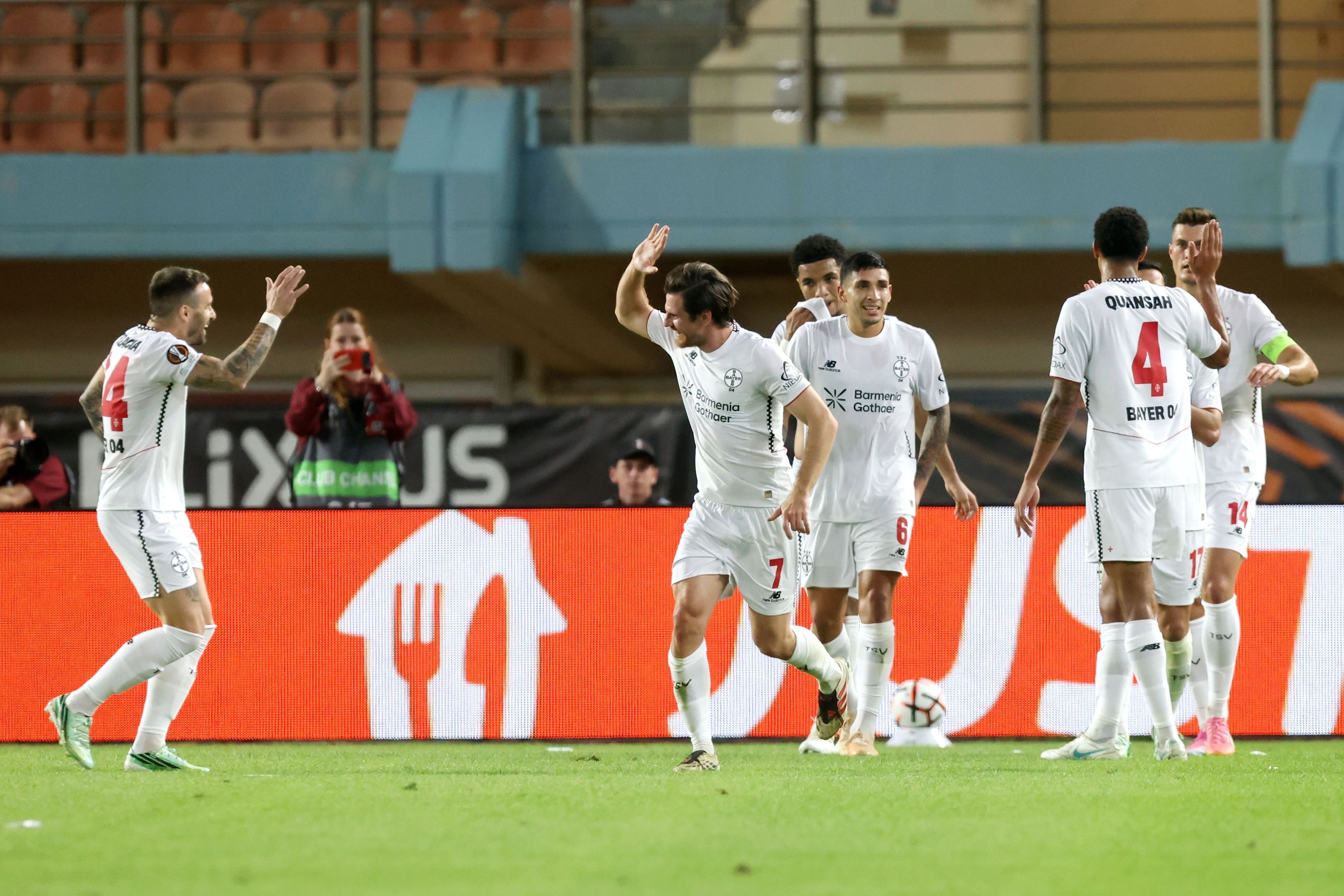 21.10.2026, Griechenland, Kreta: Fußball, Männer: Europa League, Vorrunde, 3. Spieltag, OFI Kreta - Bayer Leverkusen. Spieler von Leverkusen jubeln über ein Tor. Foto: Uncredited/InTime Sports/AP/dpa +++ dpa-Bildfunk +++