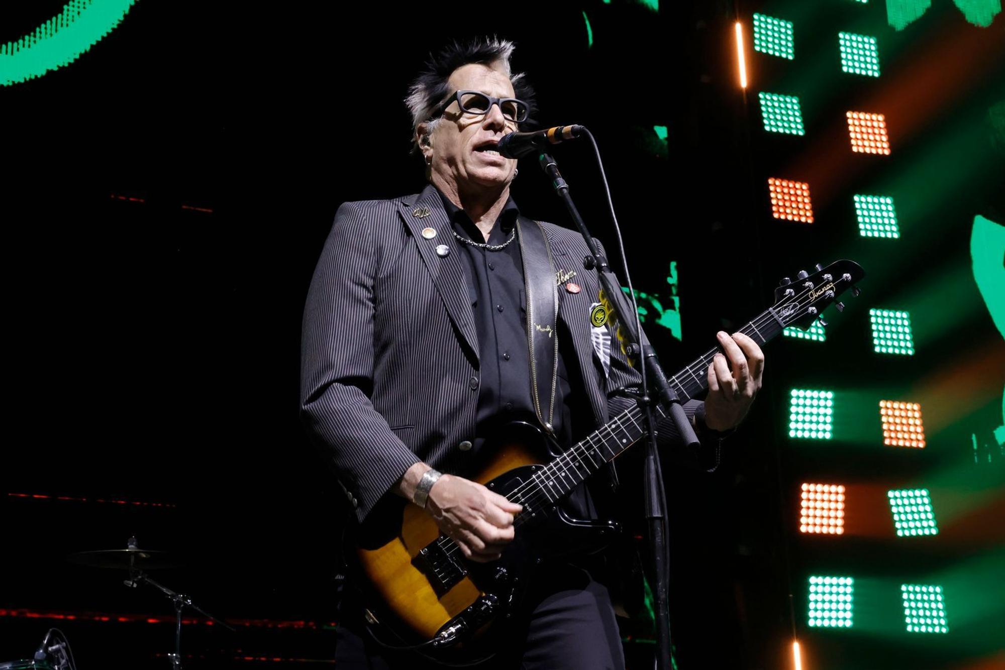 Kevin „Noodles“ Wasserman kann vorerst nicht mit seiner Band The Offspring auf der Bühne stehen. (Bild: Getty Images / Kevin Winter)