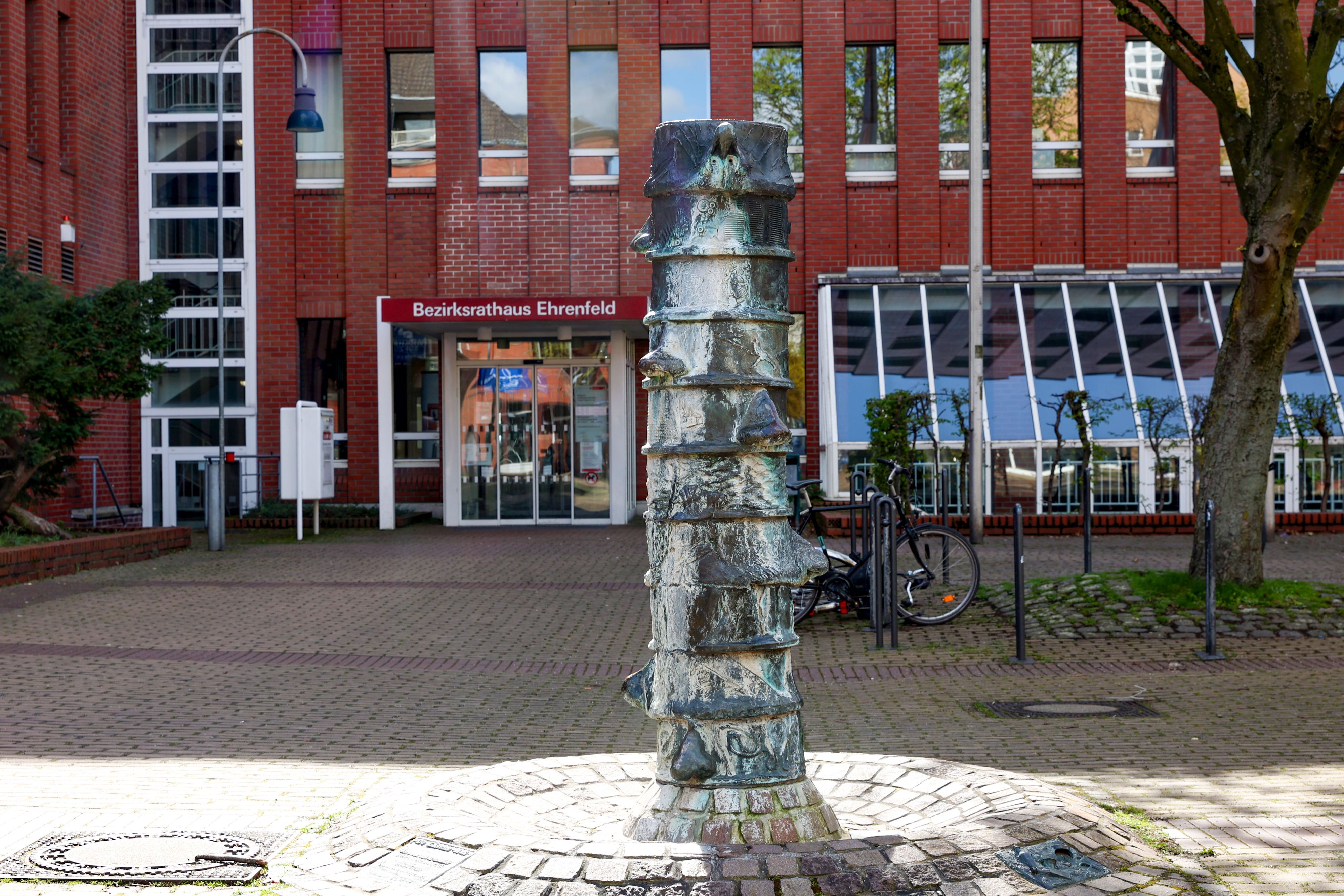 Im Ehrenfelder Bezirksrathaus soll die beschuldigte Mitarbeiterin gearbeitet haben.