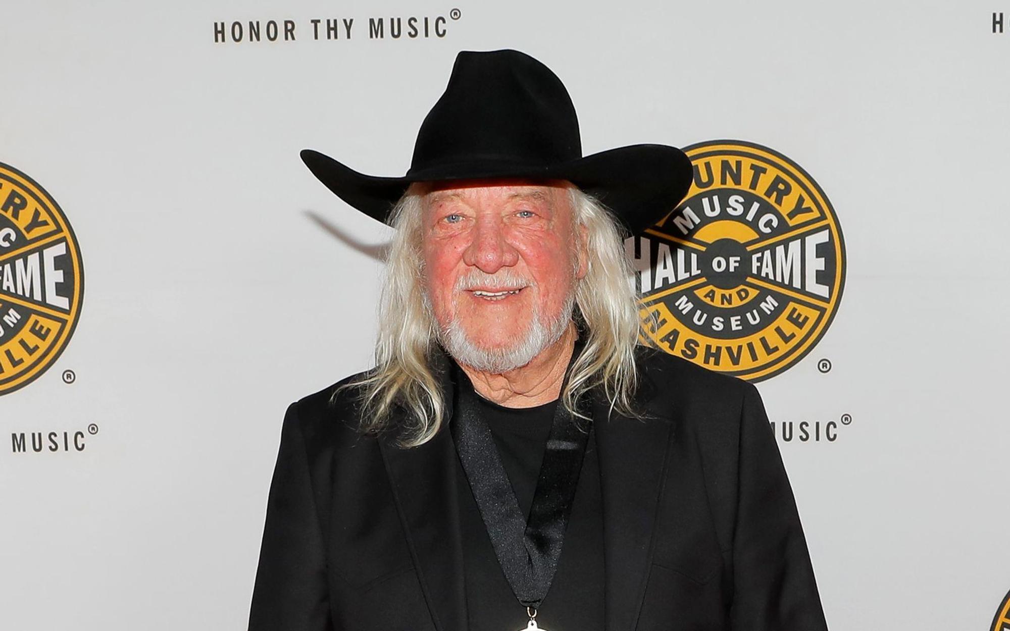 Countrysänger John Anderson ist mit 71 Jahren gestorben. (Bild: Getty Images / Tibrina Hobson)