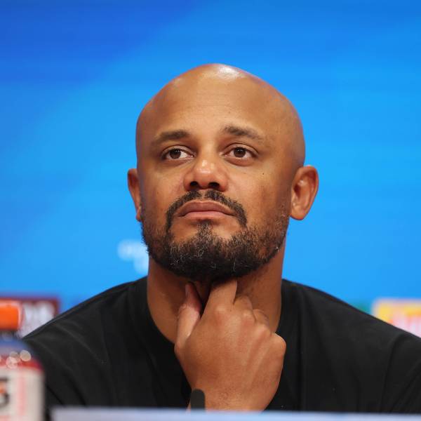 Vincent Kompany, Trainer FC Bayern München auf der Pressekonferenz nach dem Spiel gegen Arsenal.