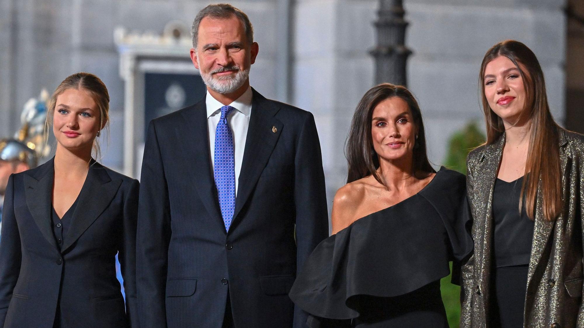 Die spanische Königsfamilie bei der Feier zur Verleihung der Prinzessin-von-Asturien-Preise 2024. Von links: Thronfolgerin Prinzessin Leonor, König Felipe, Königin Letizia und Prinzessin Sofia.
