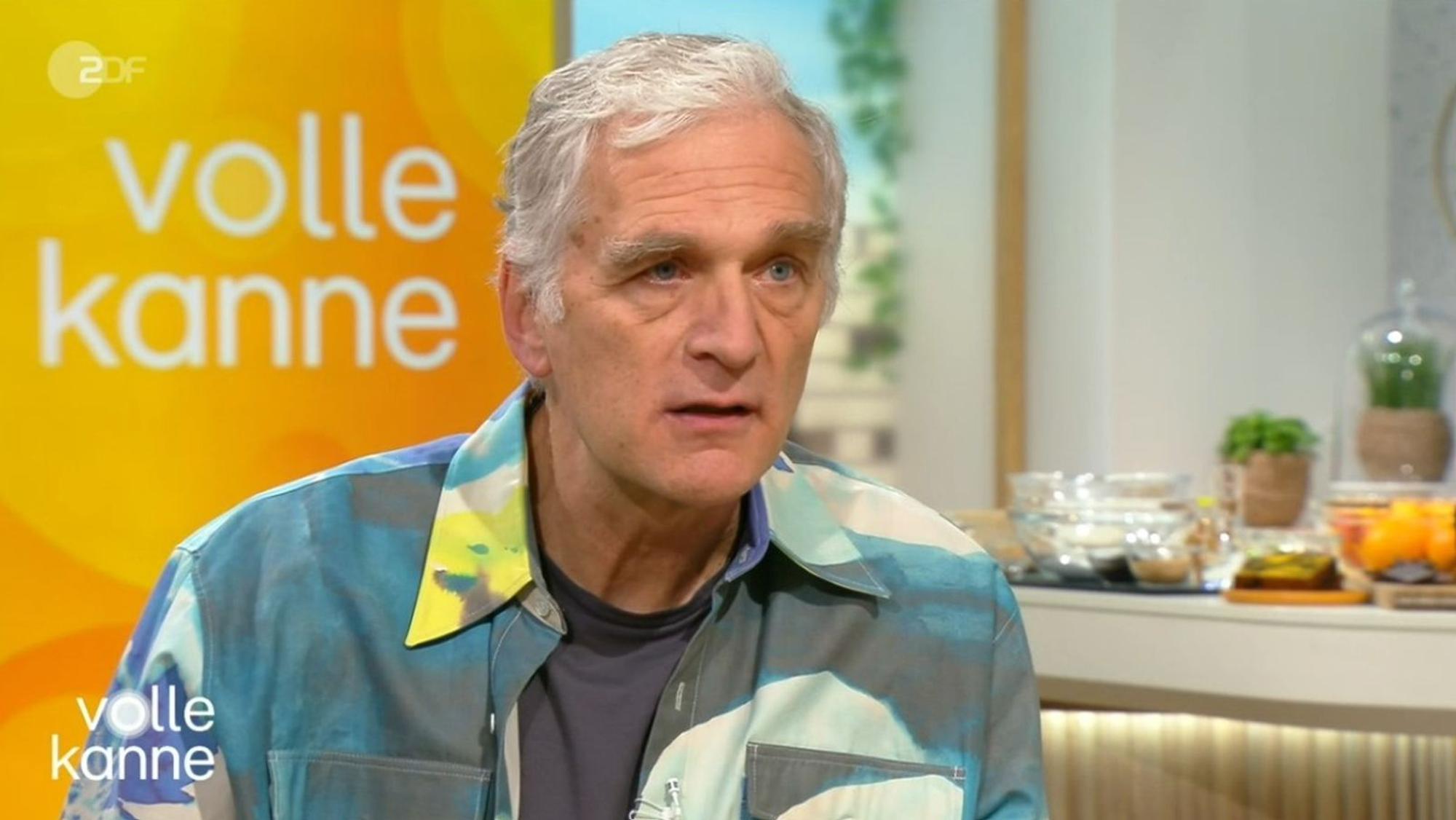Schauspieler und Filmproduzent Walter Sittler hat sich im ZDF-Magazin „Volle Kanne“ zur politischen Lage in den USA geäußert. (Bild: ZDF)