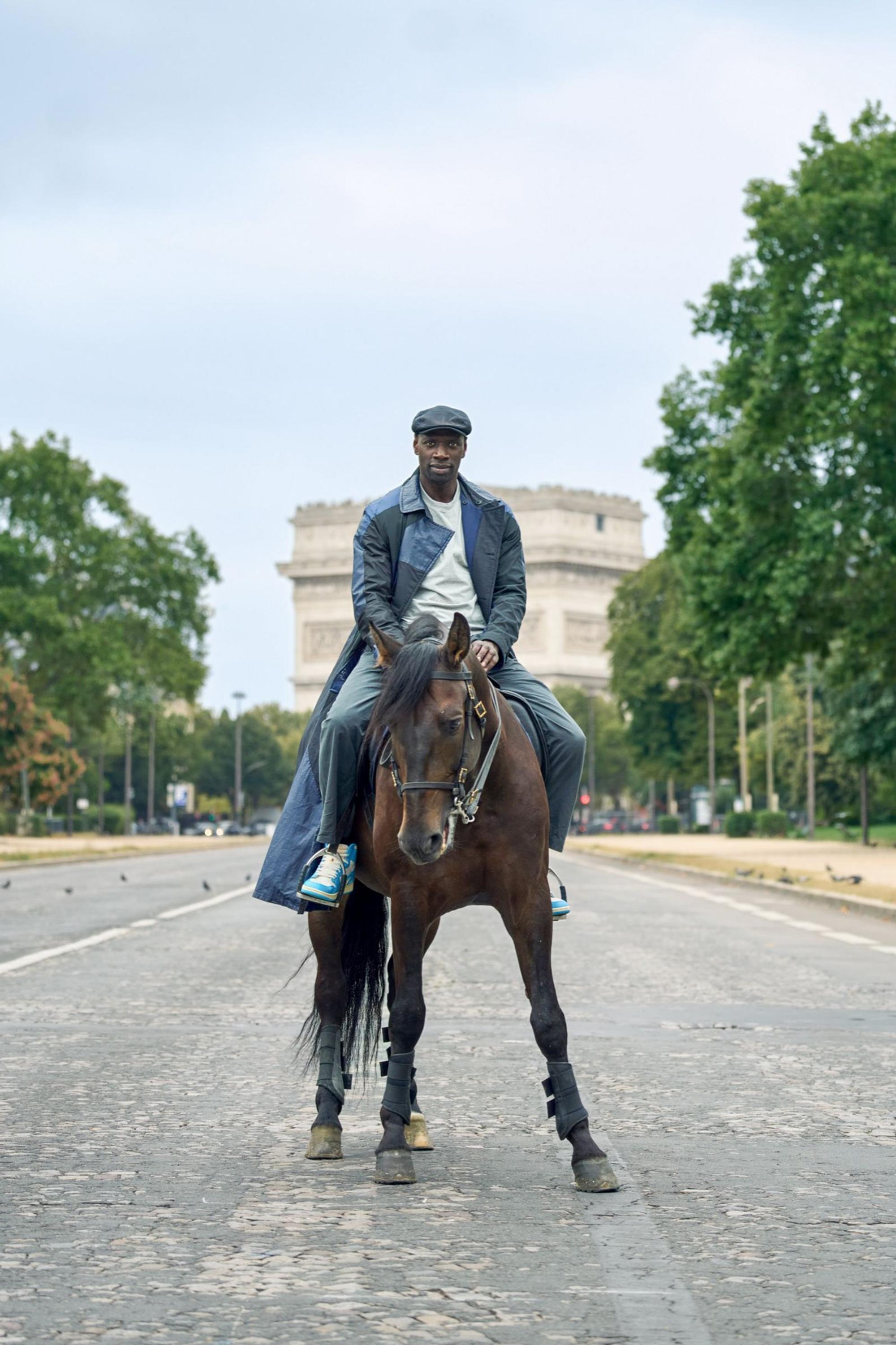 Meisterdieb Assane (Omar Sy) findet immer neue Mittel, um Polizei und Publikum zu überraschen. (Bild: 2025 Netflix, Inc. / Emmanuel Guimier)
