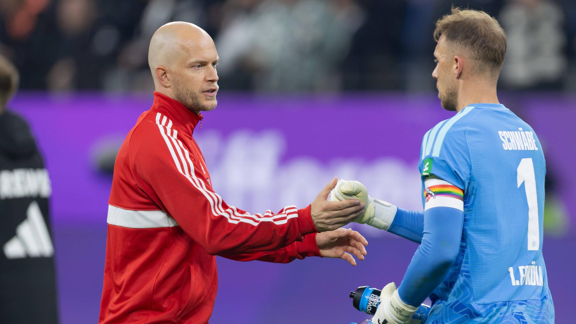 Eintracht Frankfurt - 1. FC Köln, 1. FBL Trainer Rene Wagner Koeln, Torwart Marvin Schwäbe / Schwaebe Koeln, 1. Bundesligaspiel zwischen Eintracht Frankfurt und dem 1. FC Köln am 16. Oktober 2026 im Deutsche Bank Park in Frankfurt am Main., Frankfurt am Main Hessen Deutschland Deutsche Bank Park *** Eintracht Frankfurt vs. 1. FC Köln, 1. FBL Coach Rene Wagner Cologne, Goalie Marvin Schwäbe Cologne, 1 Bundesliga match between Eintracht Frankfurt and 1. FC Köln on October 16, 2026, at Deutsche Bank Park in Frankfurt am Main, Frankfurt am Main, Hesse, Germany, Deutsche Bank Park