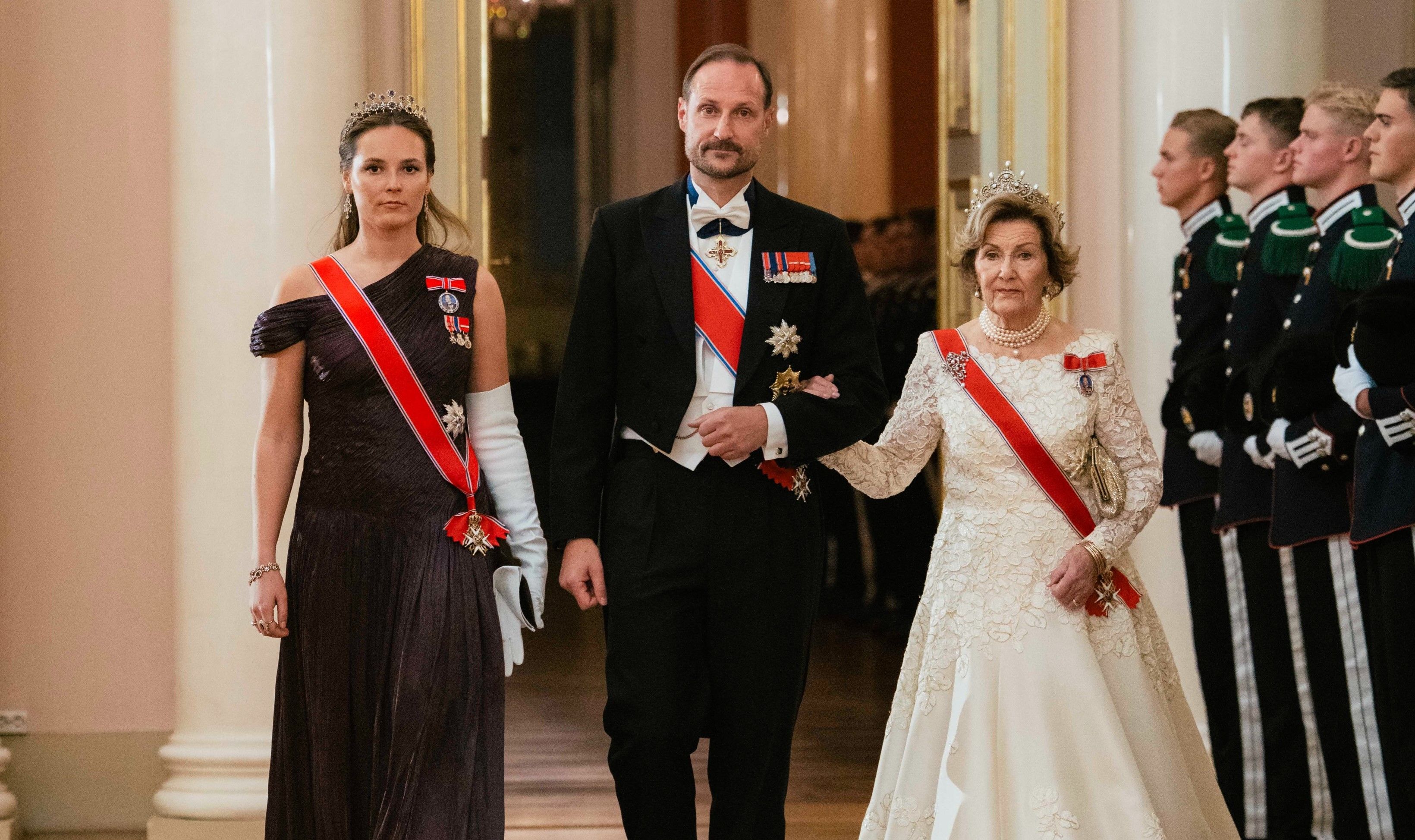 Kronprinzessin Ingrid Alexandra, König Haakon und Königin Sonja beim Empfang.