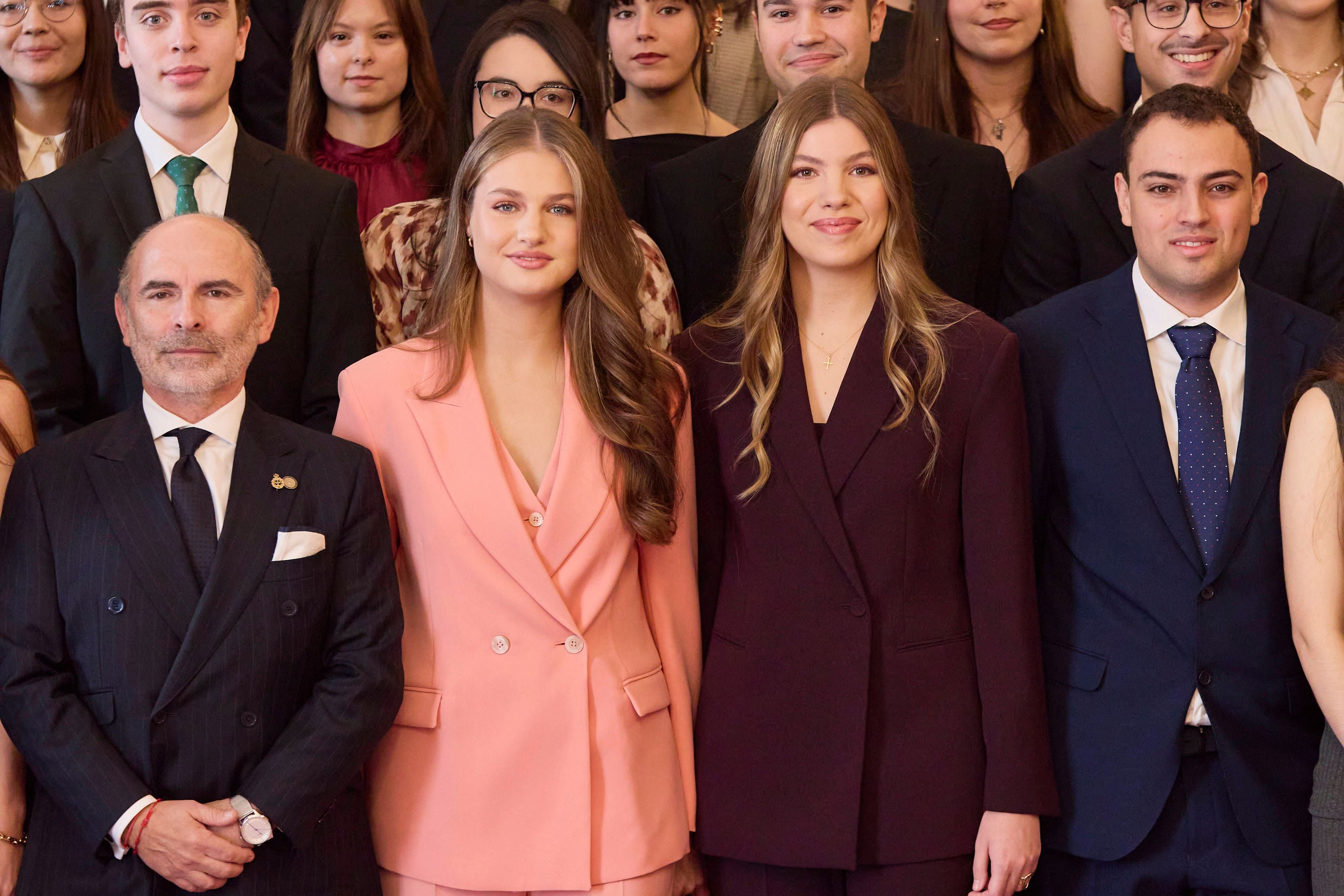 Kronprinzessin Leonor und Prinzessin Sofía: Die Königstöchter setzen bei den Prinzessin-von-Asturien-Preisen auf unterschiedliche Farben.