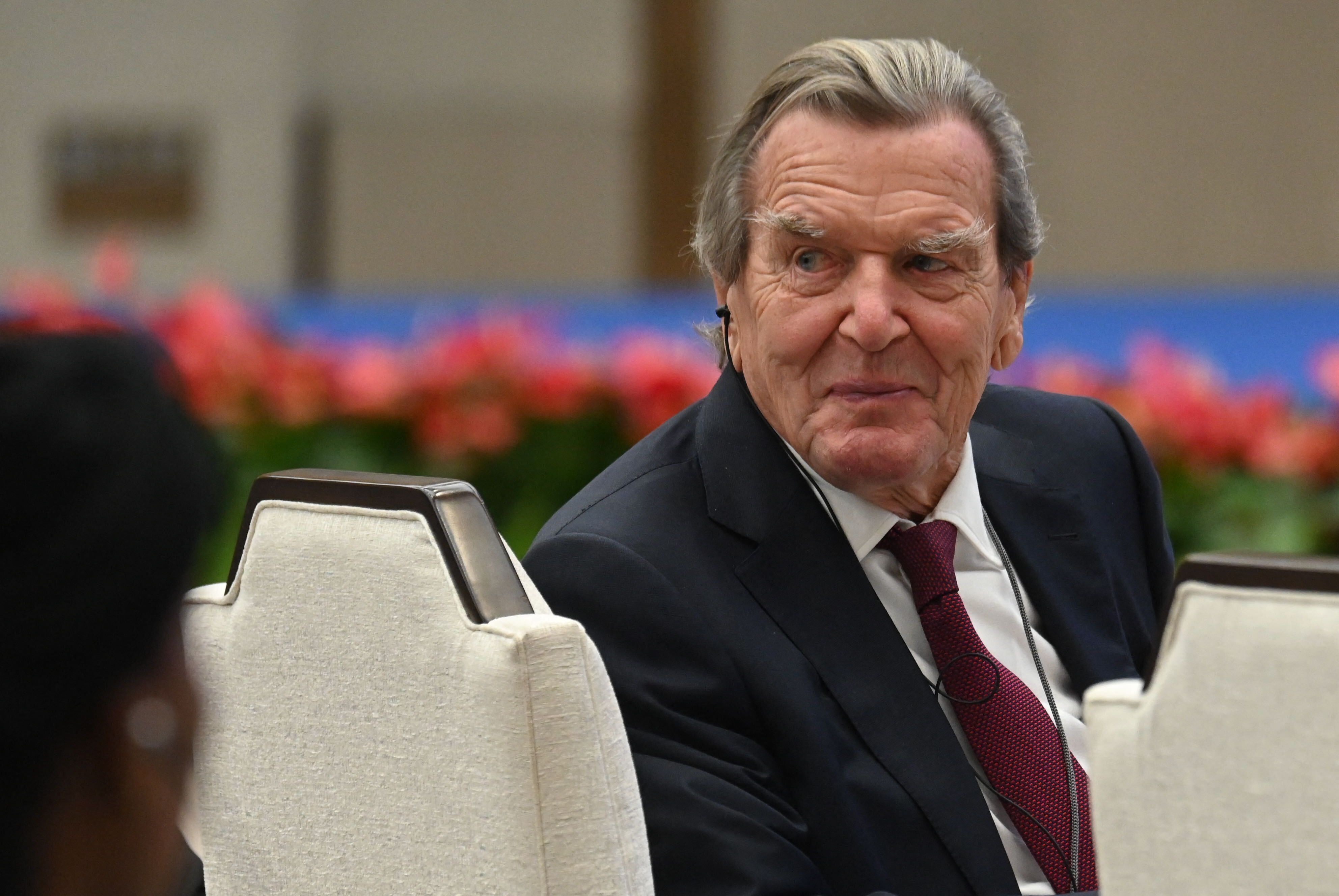 Gerhard Schröder hat kürzlich mit einem Besuch bei Russlands Präsident Wladimir Putin für Aufregung gesorgt.