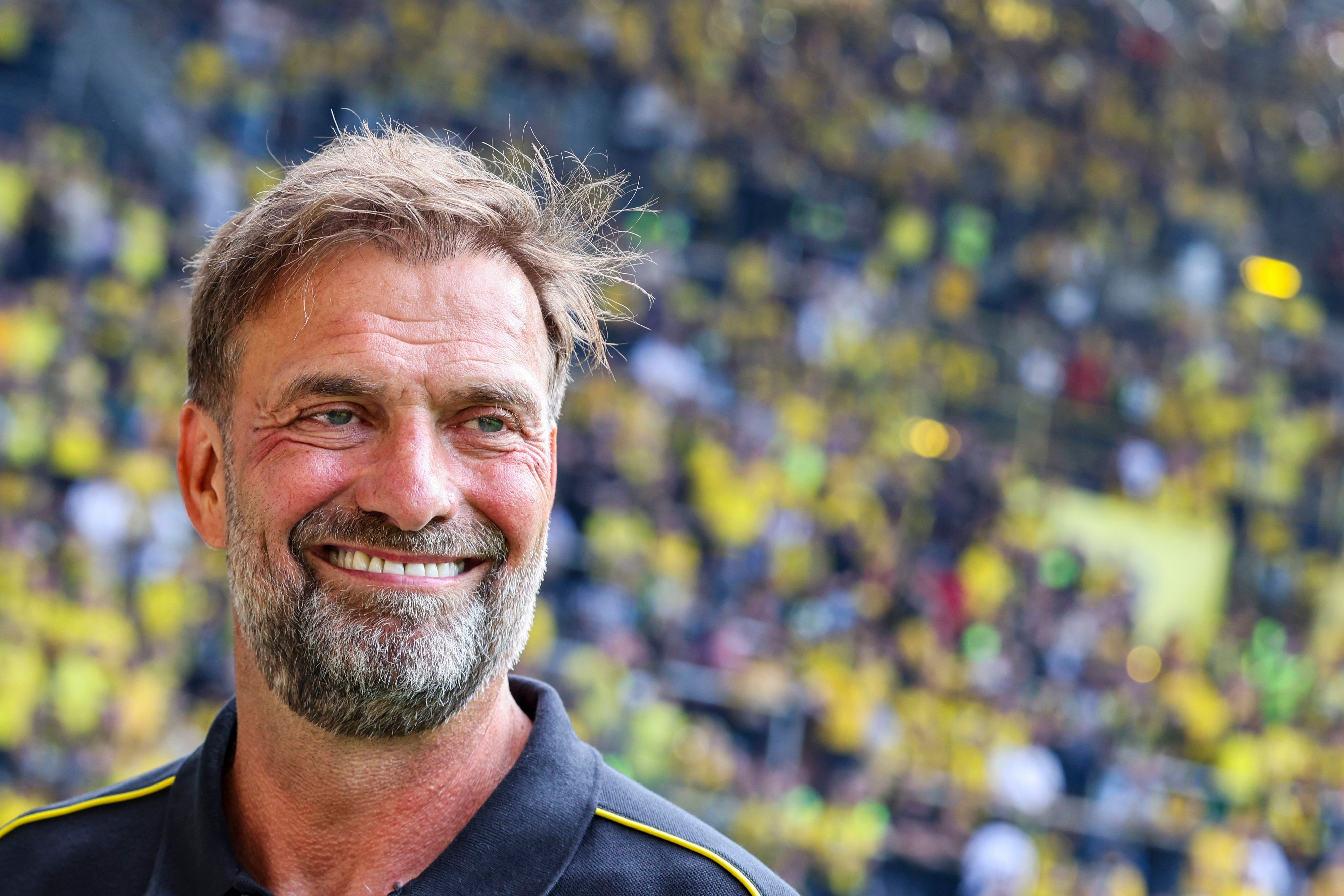 Jürgen Klopp lacht im Stadion von Borussia Dortmund.