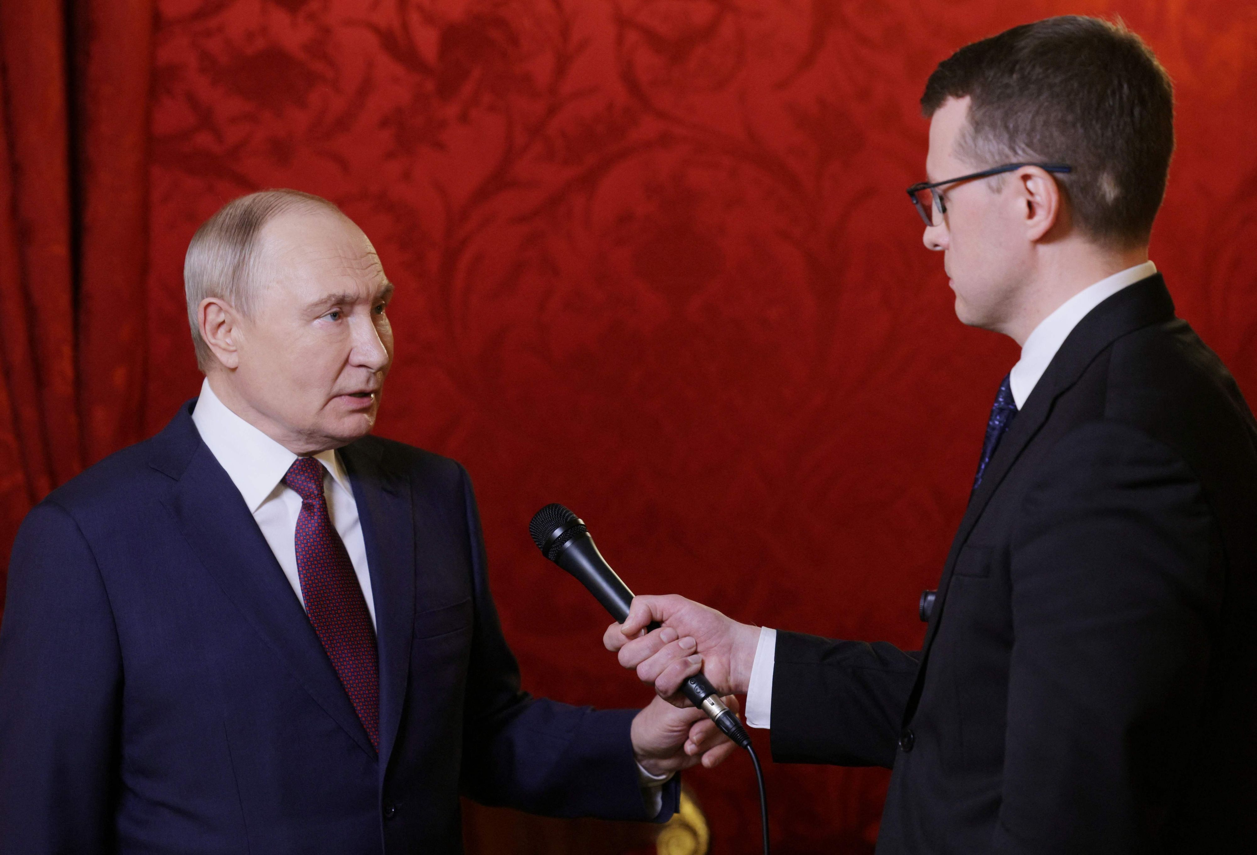 Kremlchef Wladimir Putin im Gespräch mit Reporter Pavel Zarubin.