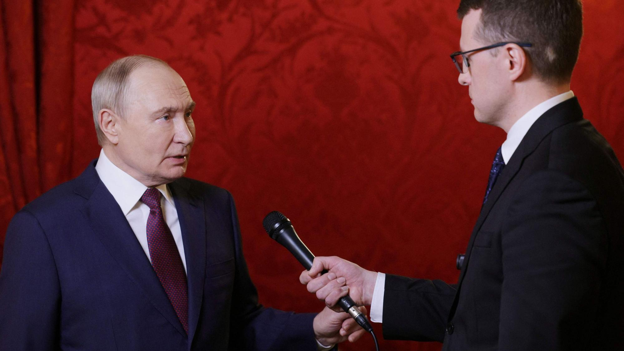 Kremlchef Wladimir Putin im Gespräch mit Reporter Pavel Zarubin.