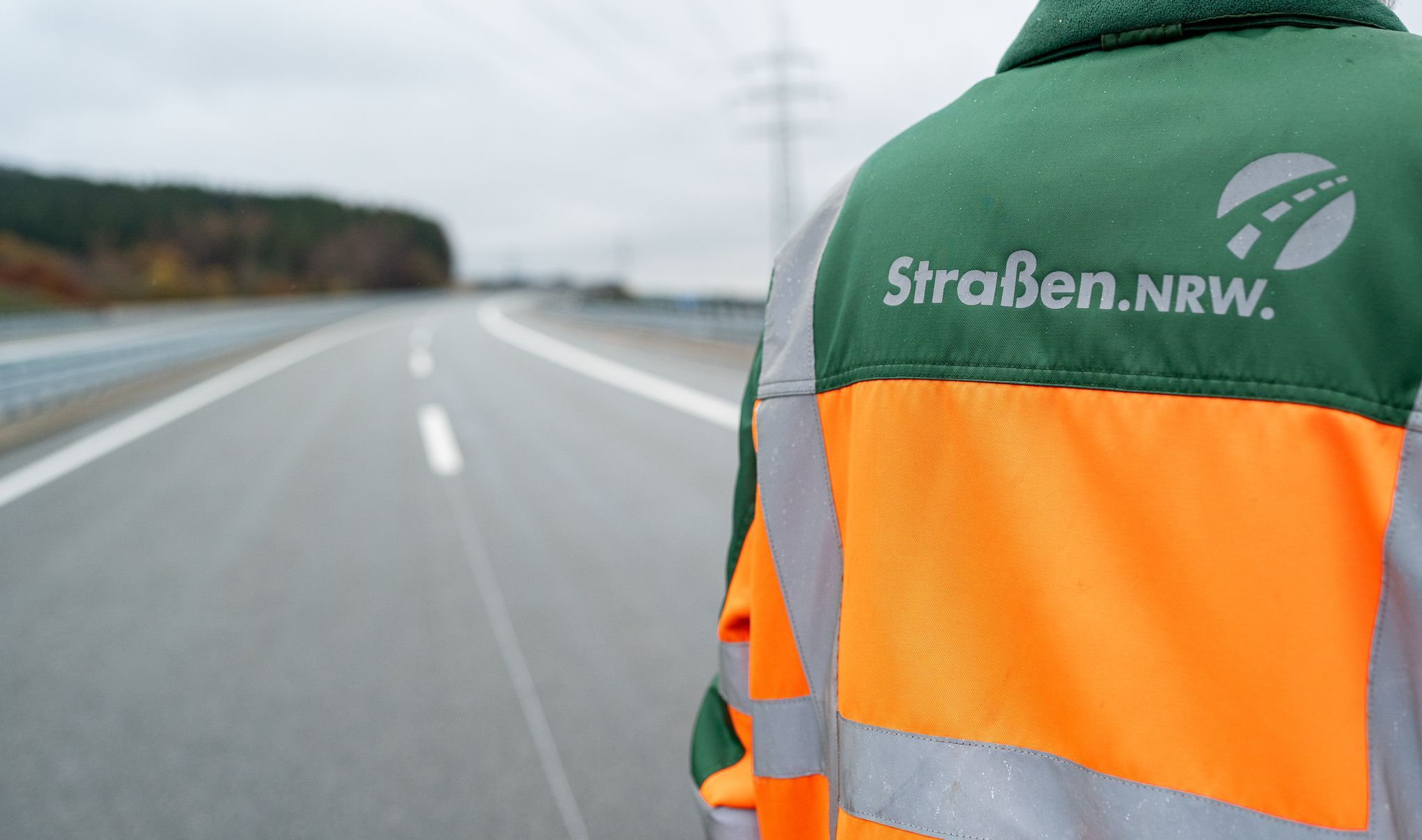 Ein Mitarbeiter des Landesbetriebs Straßen.NRW
