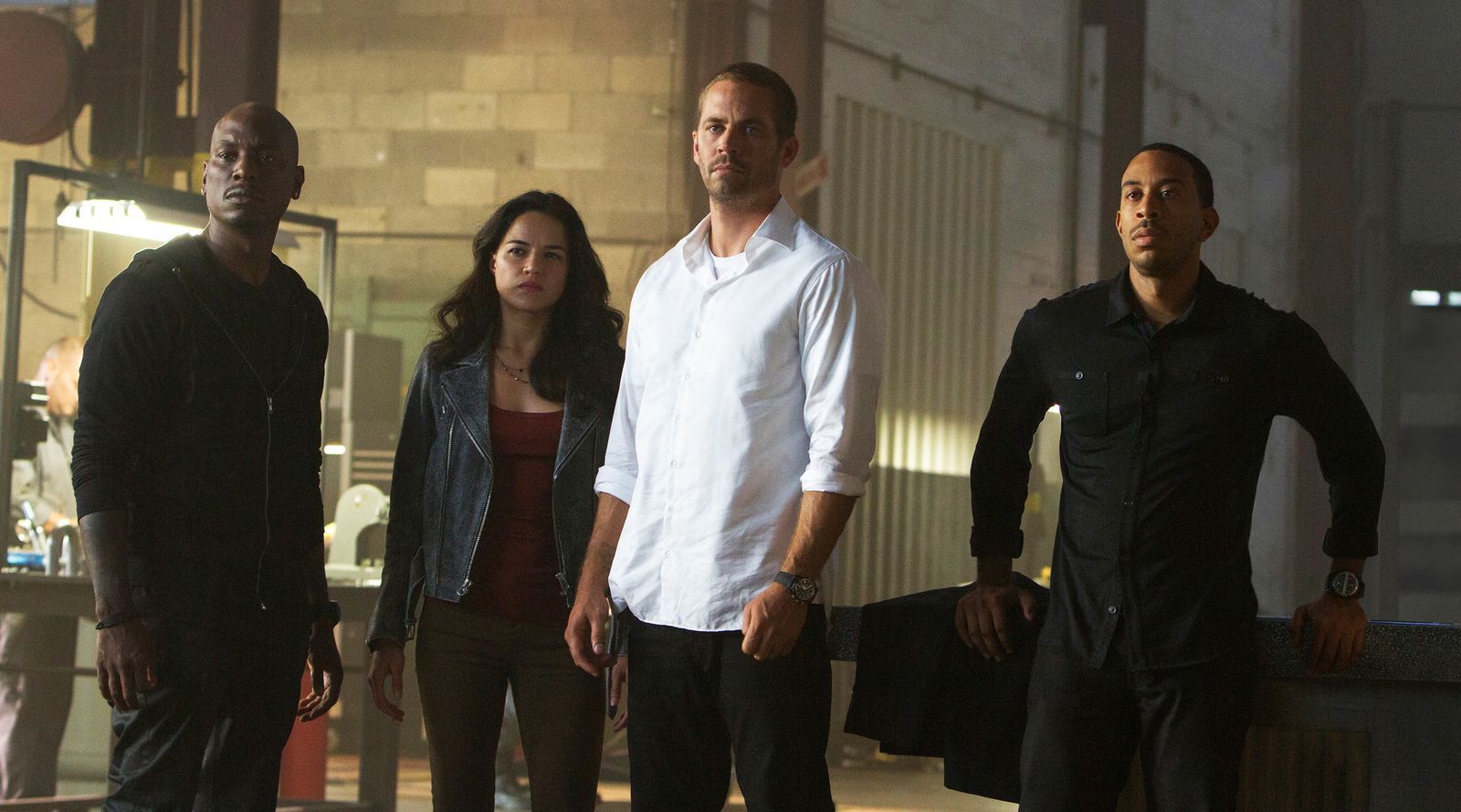 Roman (Tyrese Gibson), Letty (Michelle Rodriguez), Brian (Paul Walker) und Tej (Chris Bridges, von links) haben eine gemeinsame Mission: Sie müssen die Welt retten. (Bild: RTL / Universal Pictures)