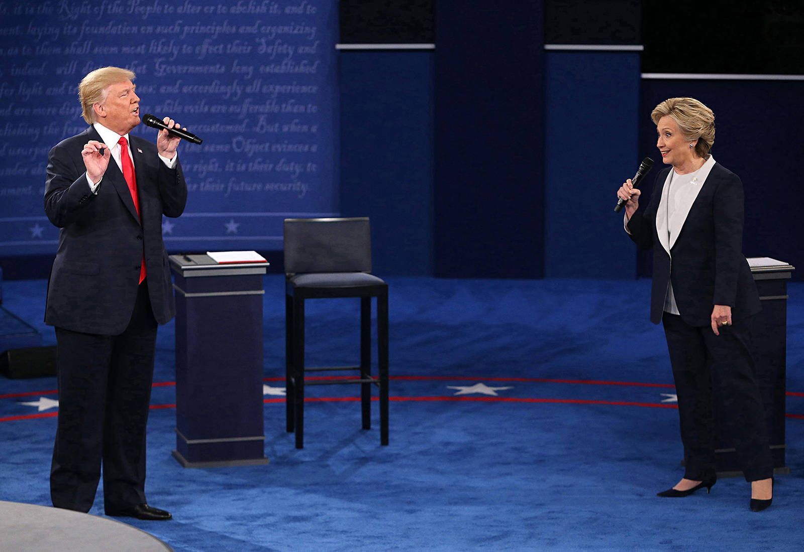 Donald Trump (l.) und Hillary Clinton während einer Debatte im US-Wahlkampf im Jahr 2016. (Archivbild)