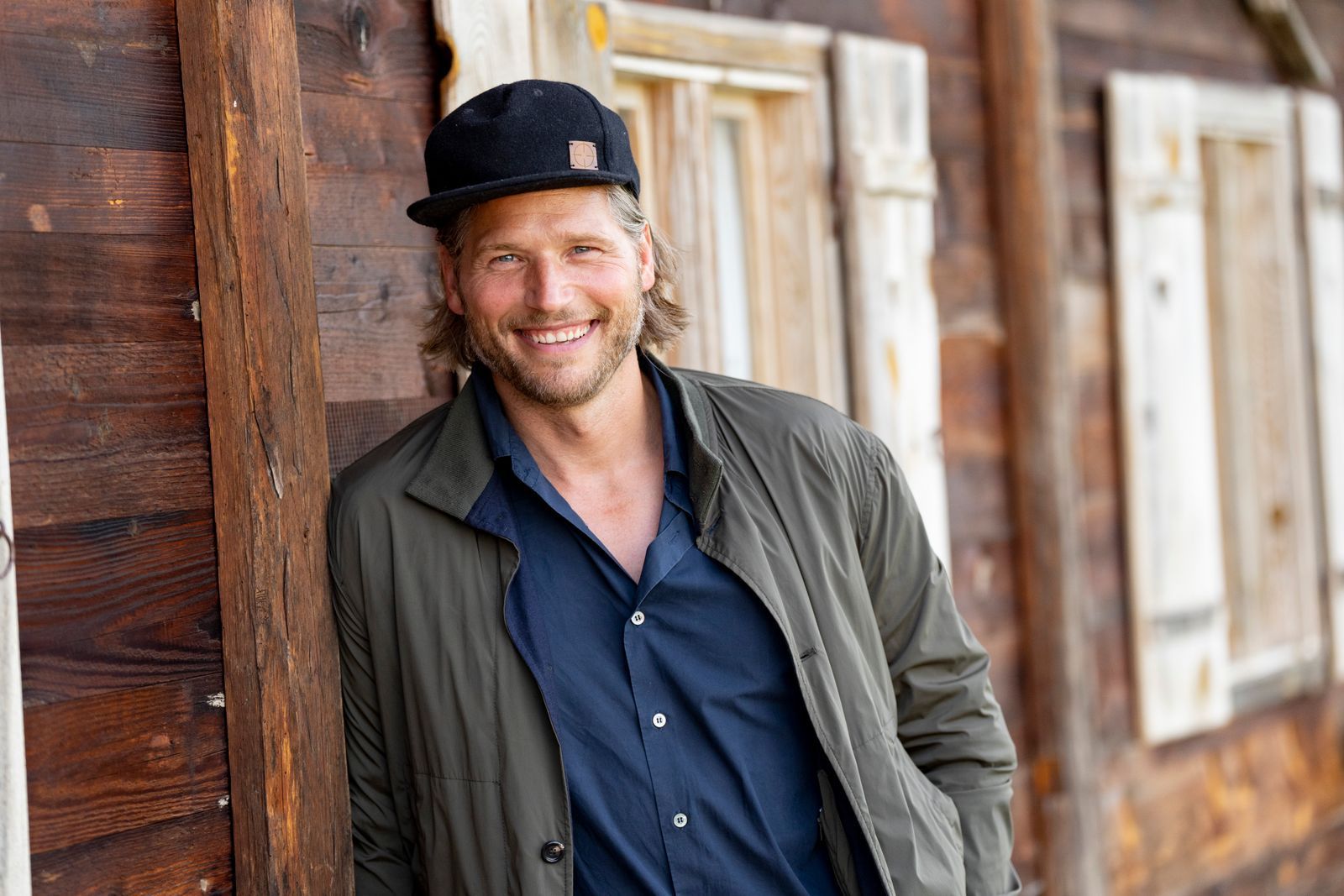 Sebastian Ströbel wurde 1977 in Karlsruhe geboren. Seit 2014 spielt er in der ZDF-Serie „Die Bergretter“ die Rolle des Leiters der Bergrettung, Markus Kofler. (Bild: Getty Images/Marc Conzelmann)