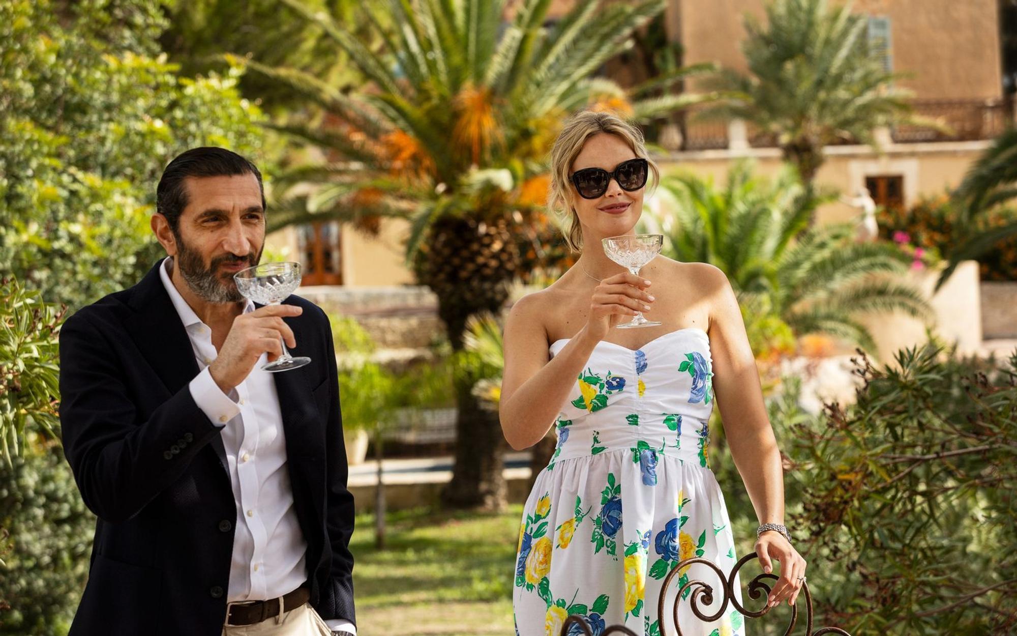 Alles könnte so schön sein, doch der Traumurlaub von Carl (Fares Fares) und Helene (Frida Gustavsson) wird immer mehr zum Albtraum. Wem können sie trauen - und können sie es einander noch? (Bild: Netflix)
