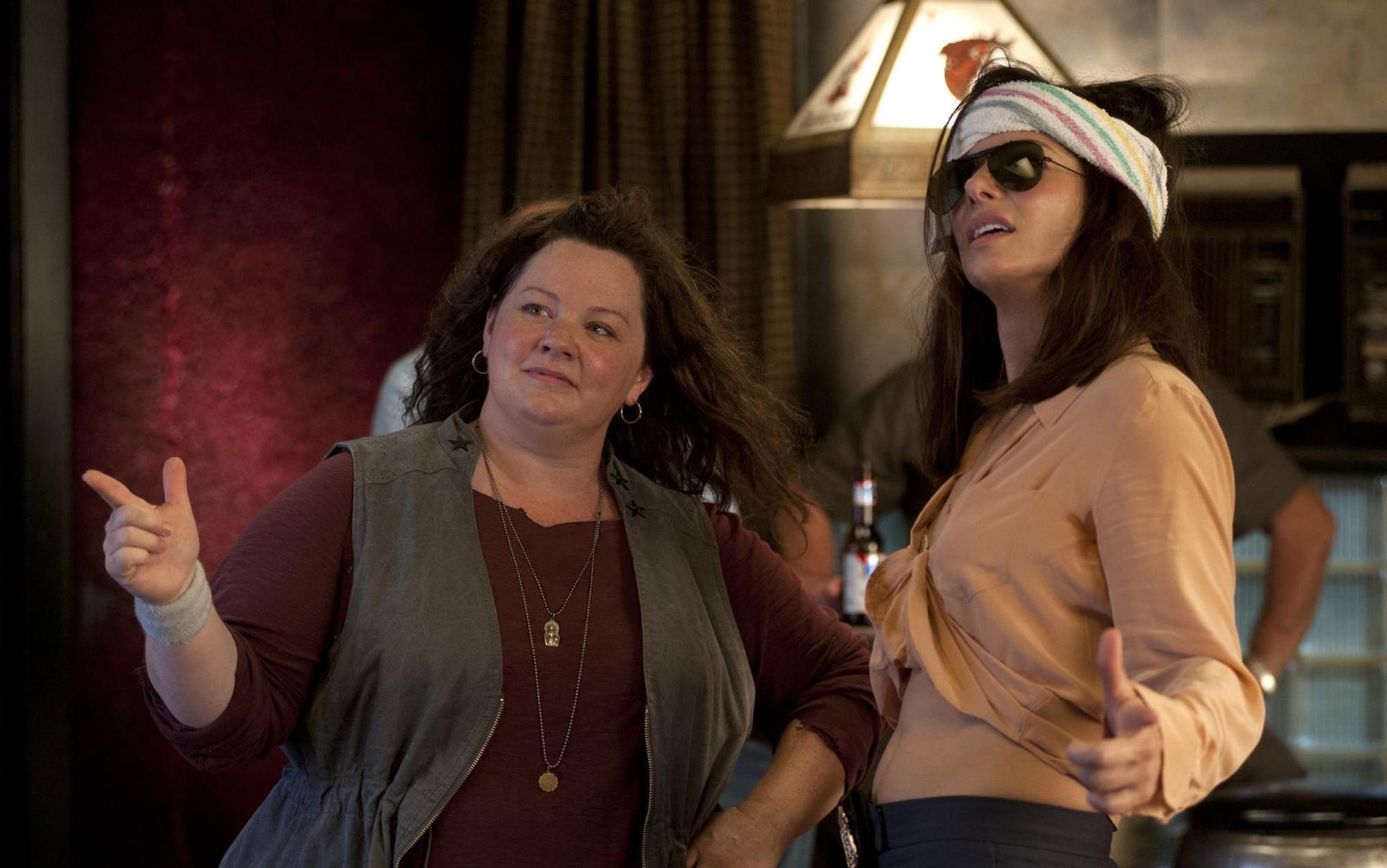 So sehen „Taffe Mädels“ aus: Mullins (Melissa McCarthy, links) und Ashburn (Sandra Bullock) haben es faustdick hinter den Ohren. (Bild: Twentieth Century Fox Film Corp. / Gemma Lamana)