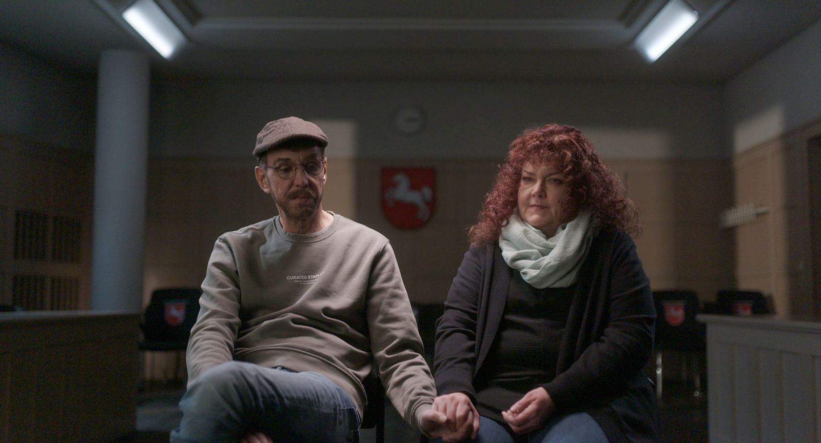 Josephines Mutter Ramona R. (rechts) und ihr Stiefvater Thorsten R. wurden schwerer Sexual- und Gewalttaten beschuldigt. (Bild: NDR/ Bernd Hermes)