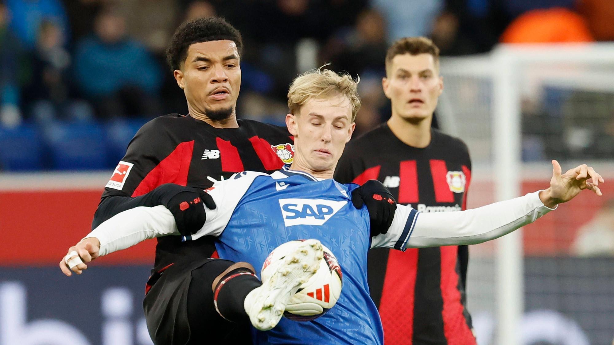 v.l.n.r.: Malik Tillman Bayer 04 Leverkusen und Max Moerstedt TSG Hoffenheim, im Bundesliga-Spiel zwischen der TSG 1899 Hoffenheim und Bayer 04 Leverkusen in der PreZero Arena, Sinsheim, Deutschland, am 25. Oktober 2026. in action during the Bundesliga match between TSG 1899 Hoffenheim and Bayer 04 Leverkusen at the PreZero Arena, Sinsheim, Germany, on October 25, 2026. DFB/DFL REGULATIONS PROHIBIT ANY USE OF PHOTOGRAPHS AS IMAGE SEQUENCES AND/OR QUASI-VIDEO, *** From left to right: Malik Tillman of Bayer 04 Leverkusen and Max Moerstedt of TSG Hoffenheim, during the Bundesliga match between TSG 1899 Hoffenheim and Bayer 04 Leverkusen at the PreZero Arena, Sinsheim, Germany, on October 25, 2026, in action during the Bundesliga match between TSG 1899 Hoffenheim and Bayer 04 Leverkusen at the PreZero Arena, Sinsheim, Germany, on October 25, 2026. DFB and DFL regulations prohibit any use of photographs as image sequences and/or quasi-video, Copyright: HMBxMedia/xHeikoxBecker