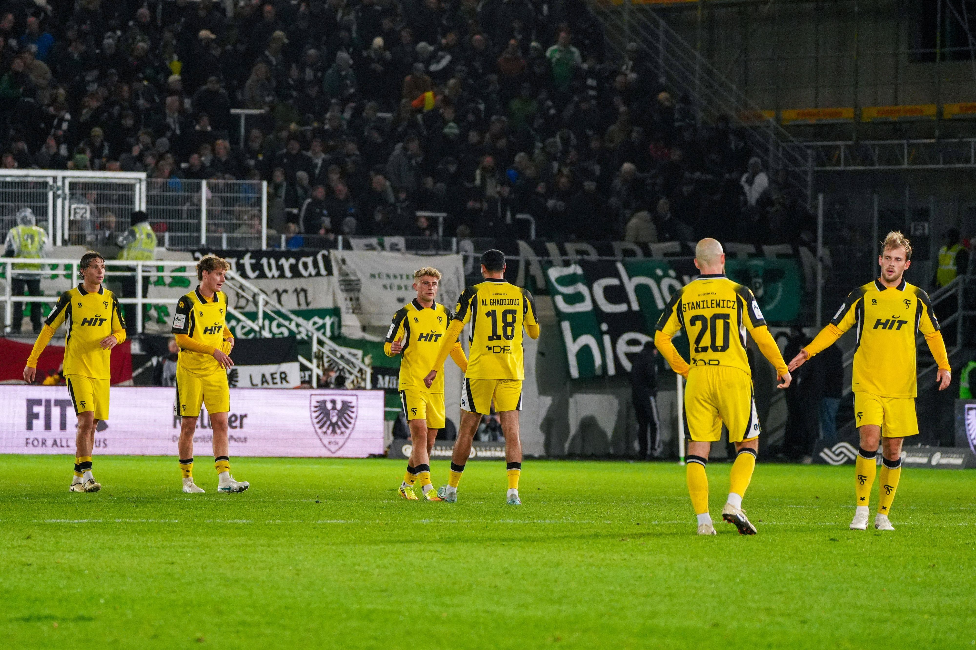 Die Profis von Fortuna Köln nach der 0:1-Niederlage in Münster enttäuscht.