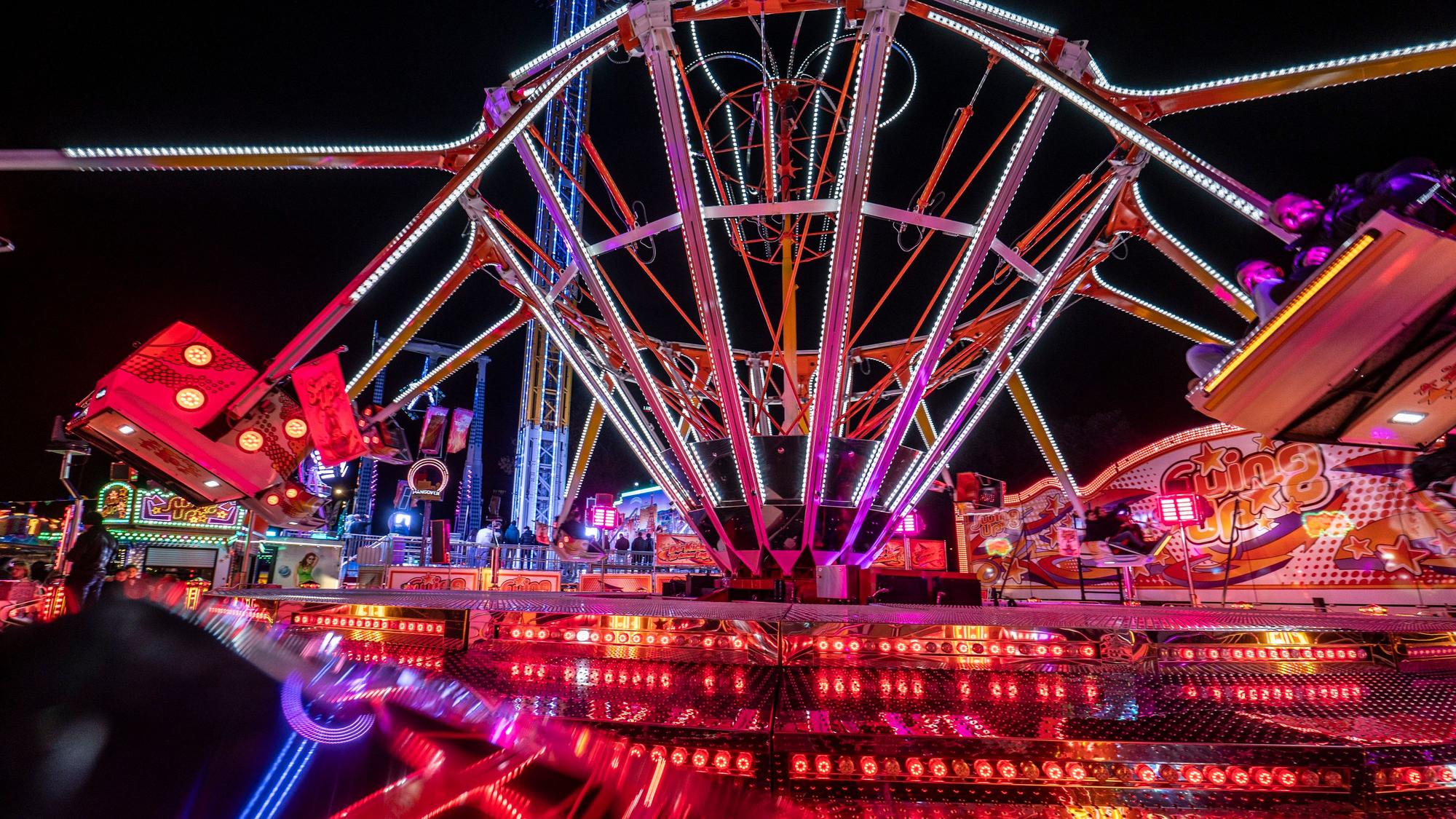 Die Deutzer Kirmes leuchtet im Dunkeln