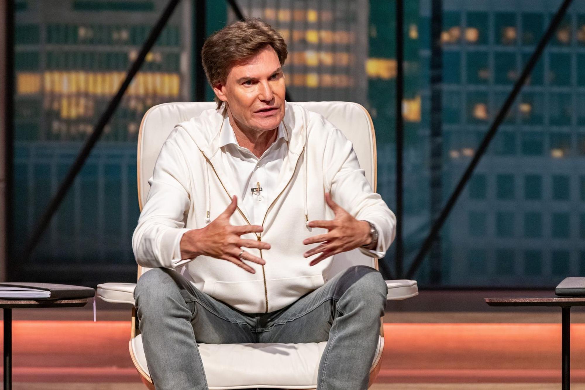 „Das ist umsatzmäßig eine Vollkatastrophe“, findet Carsten Maschmeyer. (Bild: RTL / Bernd-Michael Maurer)