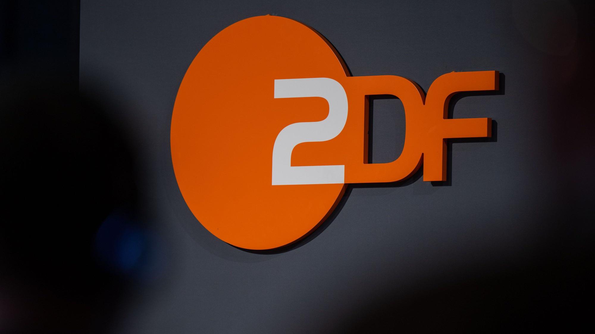 Das Logo der öffentlich-rechtlichen Rundfunkanstalt Zweites Deutsches Fernsehen (ZDF), aufgenommen bei der Digital-Konferenz „Republica“. (Symbolbild)