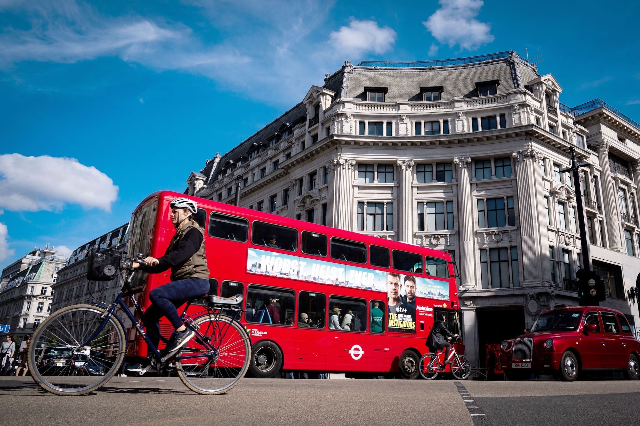 Ein Blick auf den Oxford Circus im Zentrum Londons. Die berühmte Londoner Einkaufsstraße Oxford Street soll teilweise zu einer Fußgängerzone werden.