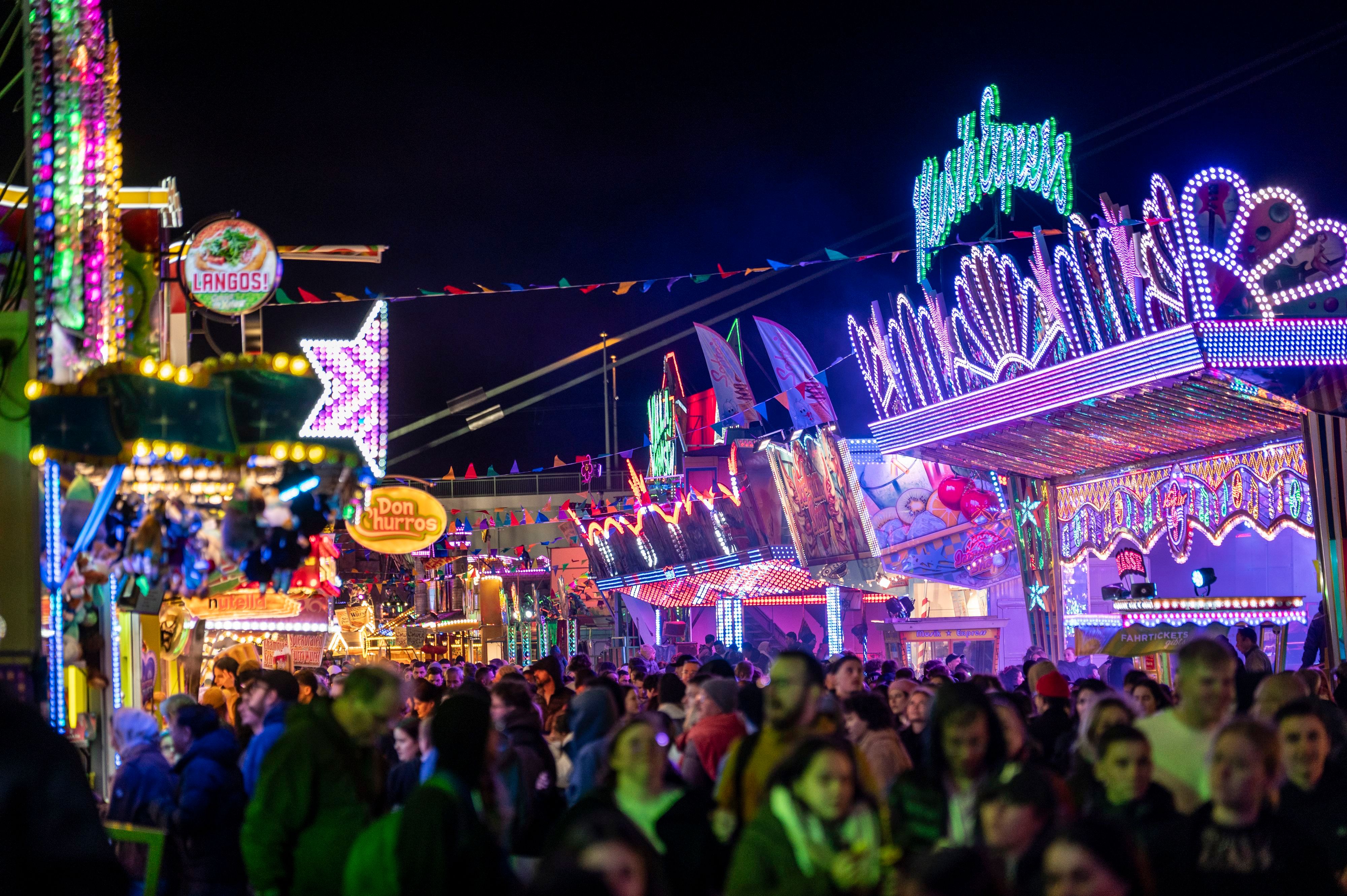 Die Herbstkirmes an der Deutzer Werft.