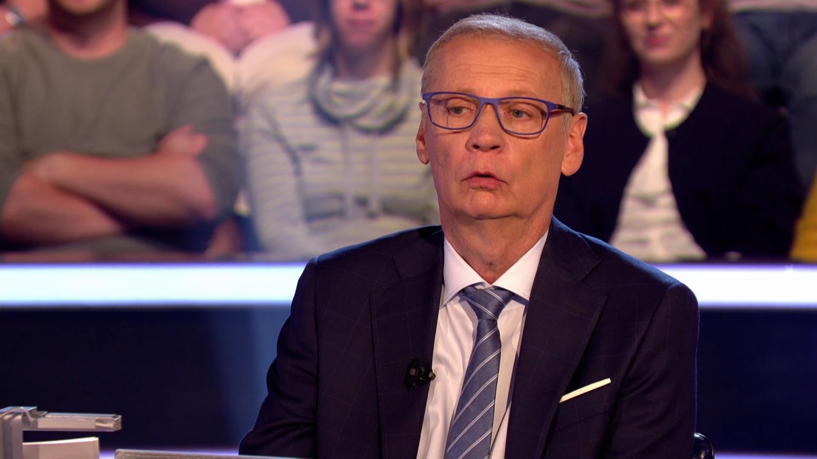 Günther Jauch schaute verblüfft zweifelnd, als ein Kandidat bei ihm ein hohes Antworttempo anschlug. Zu hoch? (Bild: RTL)