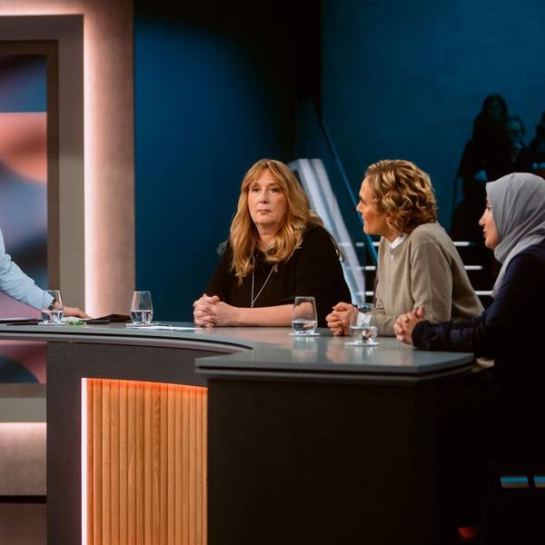Emotionale Debatte bei „Hart aber fair“, von links: Moderator Louis Klamroth, Yvonne Lissel, Caren Miosga und Dilek Erusta. (Bild: WDR / Molina)