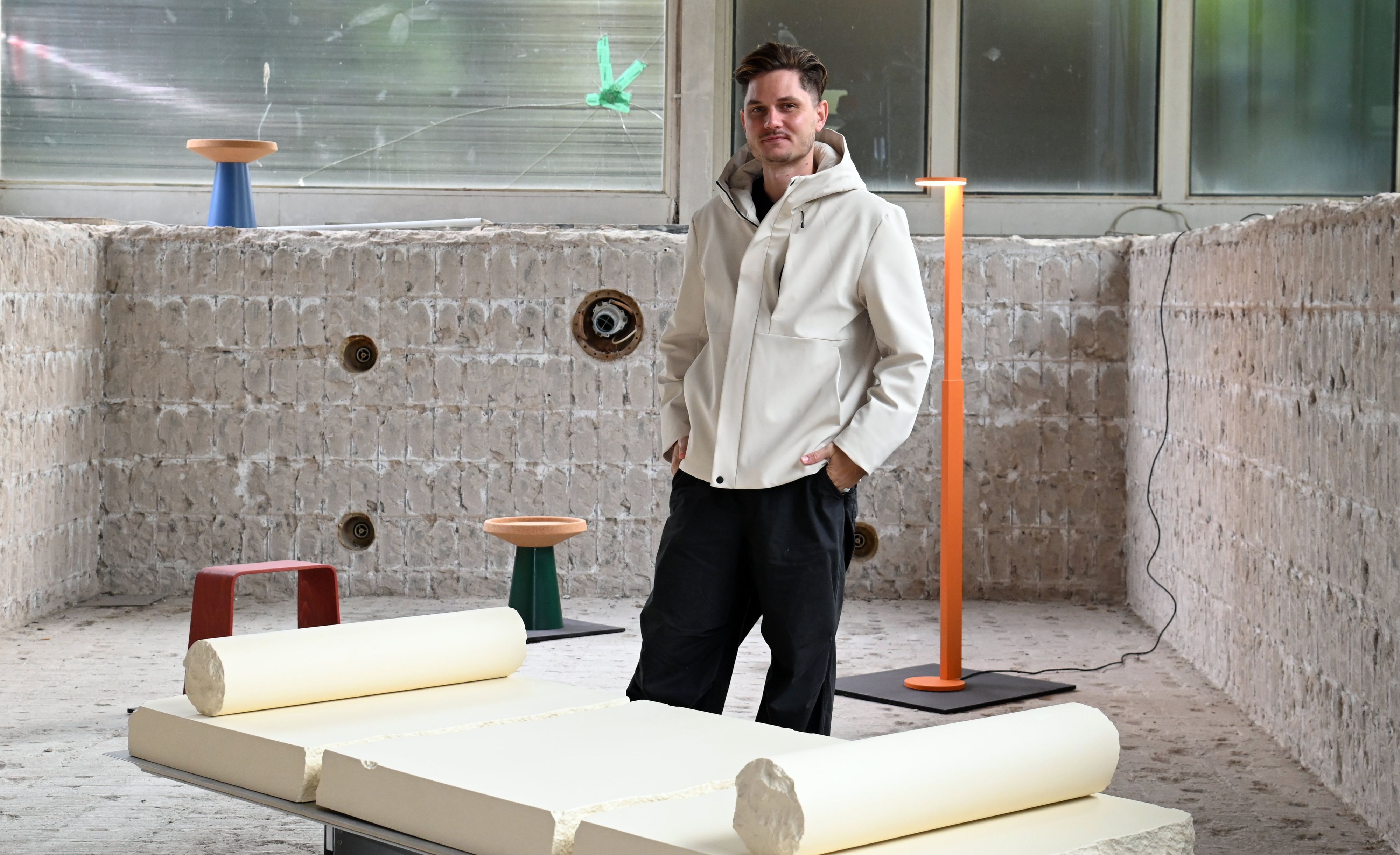 26.10.2026 Köln. Die Ausstellung Designers Tower (DT26) findet vom 27. bis 31. Oktober 2026 auf dem Gelände des historischen Weißhaus Wasserschlosses statt. Robin Hapelt. Foto: Alexander Schwaiger