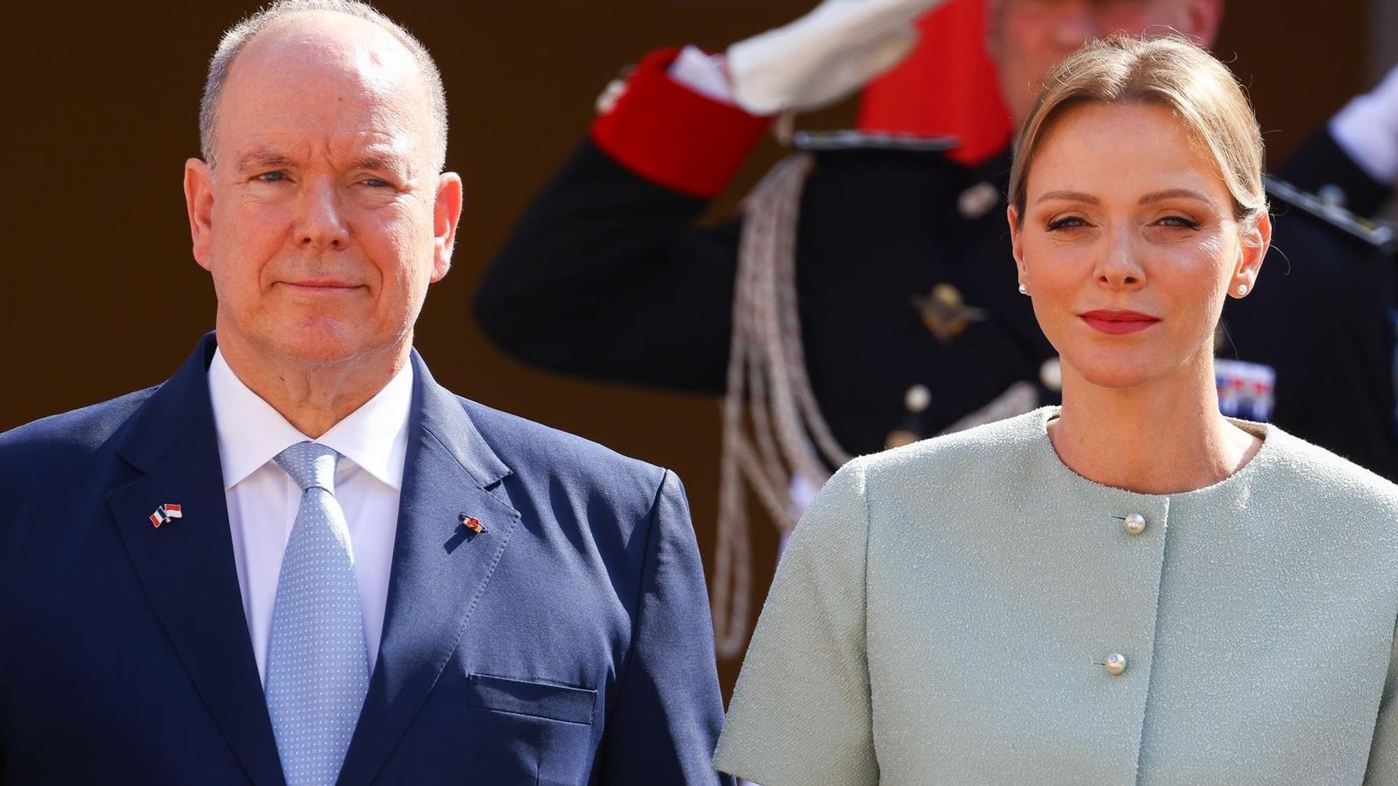 Fürst Albert II. und Fürstin Charlène trauern um ein Mitglied der monegassischen Fürstenfamilie. (Bild: 2025 Getty Images/Marc Piasecki)