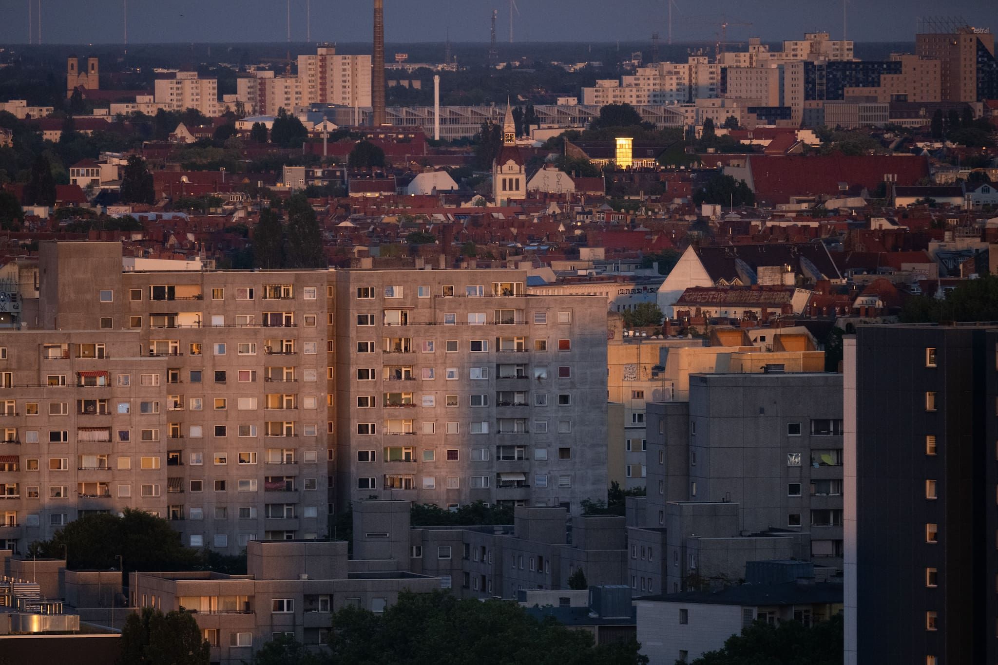 Hohe Nachfrage: Wohnraum knapp. Im Berliner Wahlkampf waren Vergesellschaftungen deshalb ein großes Thema. .