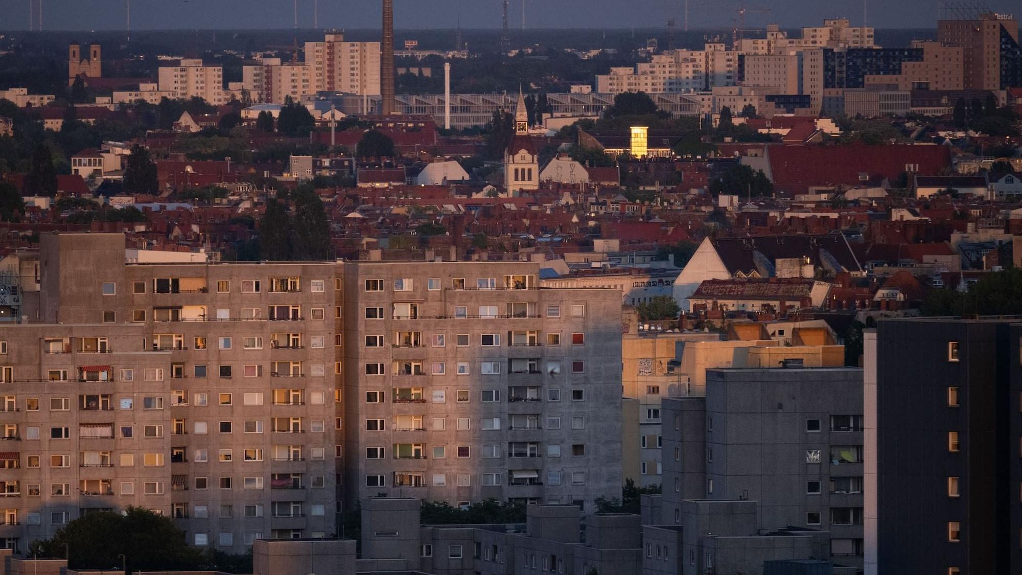 Hohe Nachfrage: Wohnraum knapp. Im Berliner Wahlkampf waren Vergesellschaftungen deshalb ein großes Thema. .