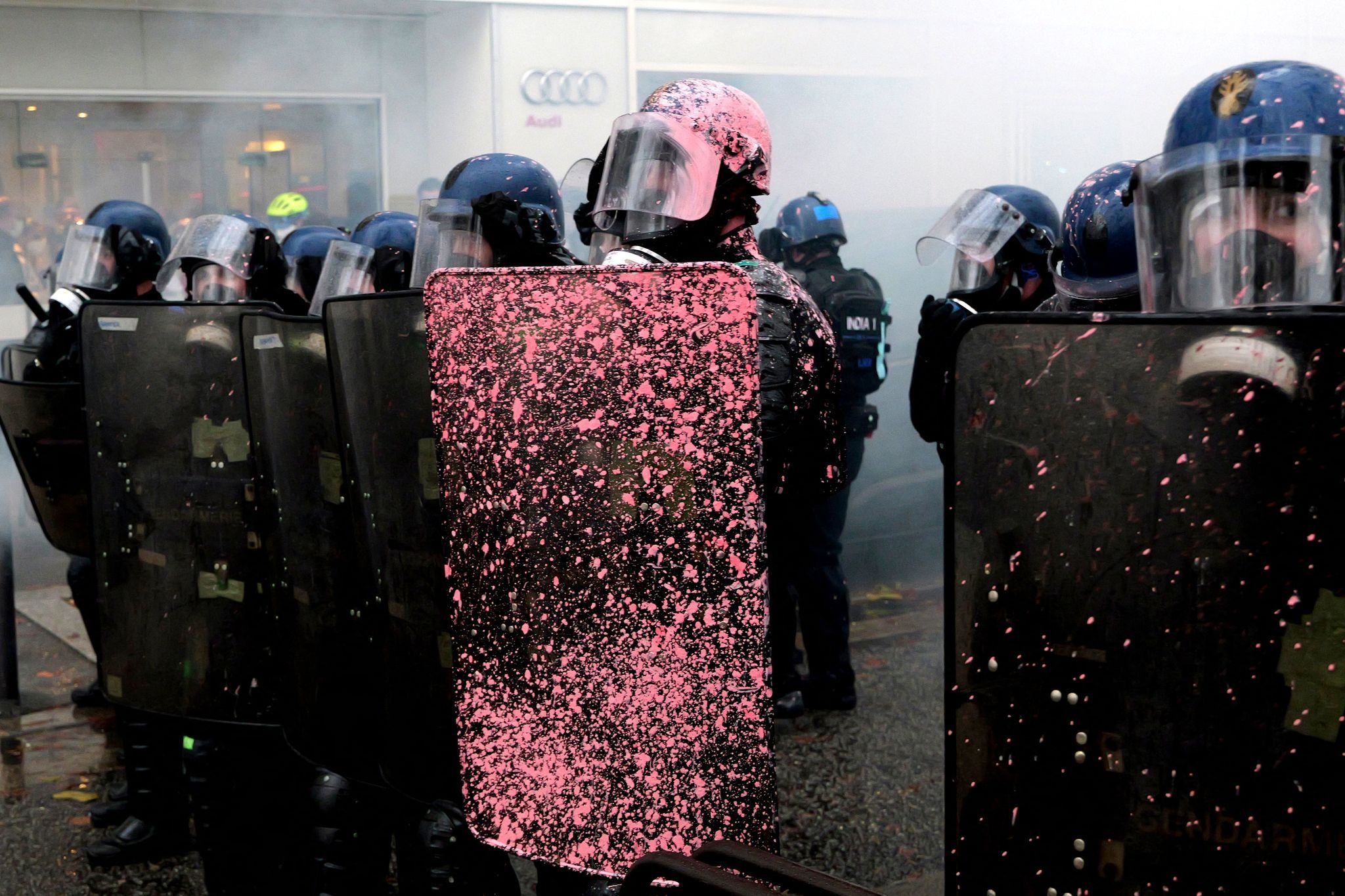 Frankreich fährt massive Polizeimacht bei neuem Protest auf