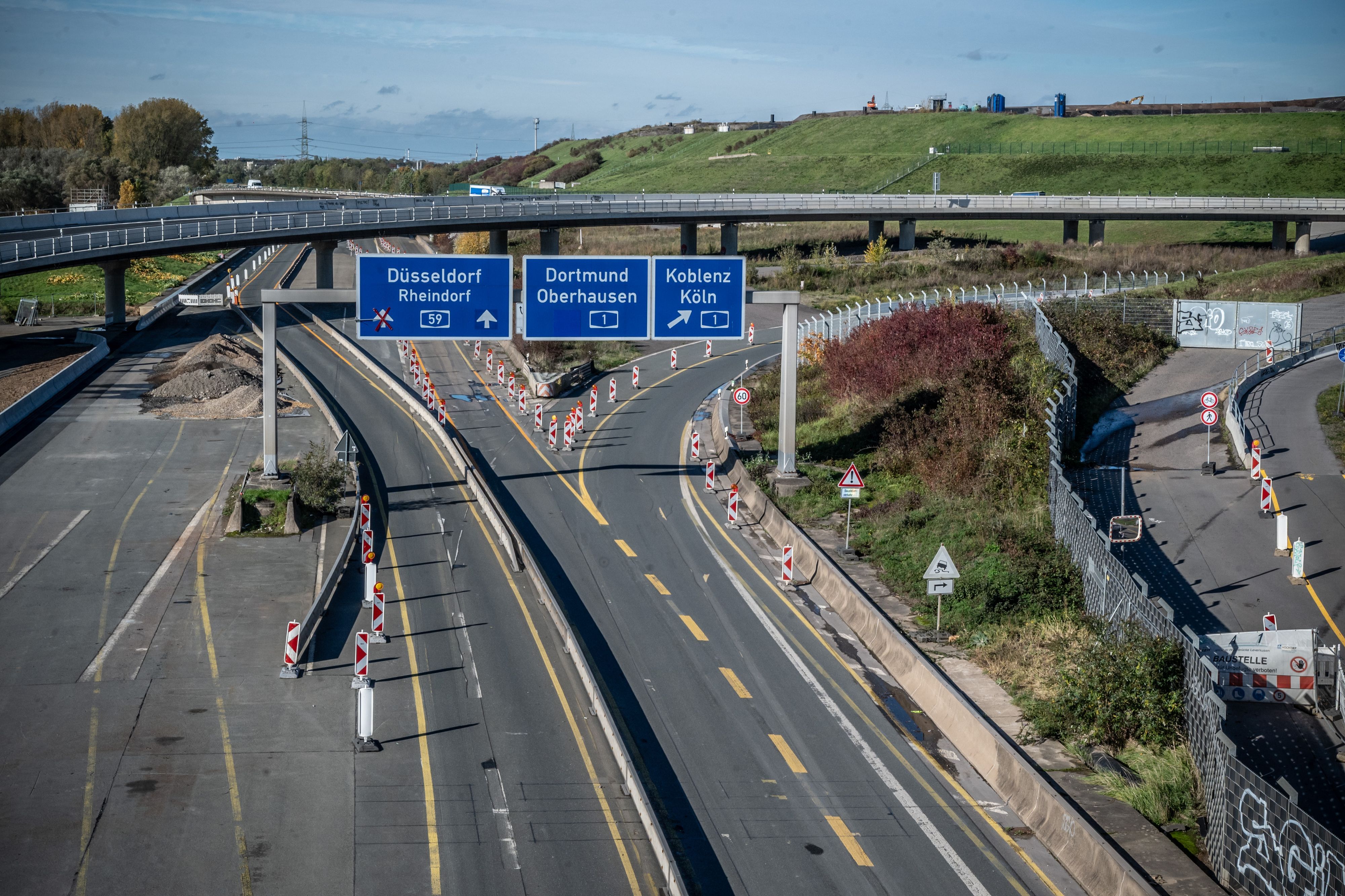 Im Kreuz Leverkusen-West wird an der A59 gearbeitet, das hat Auswirkungen auf den Verkehr um die Autobahn herum.