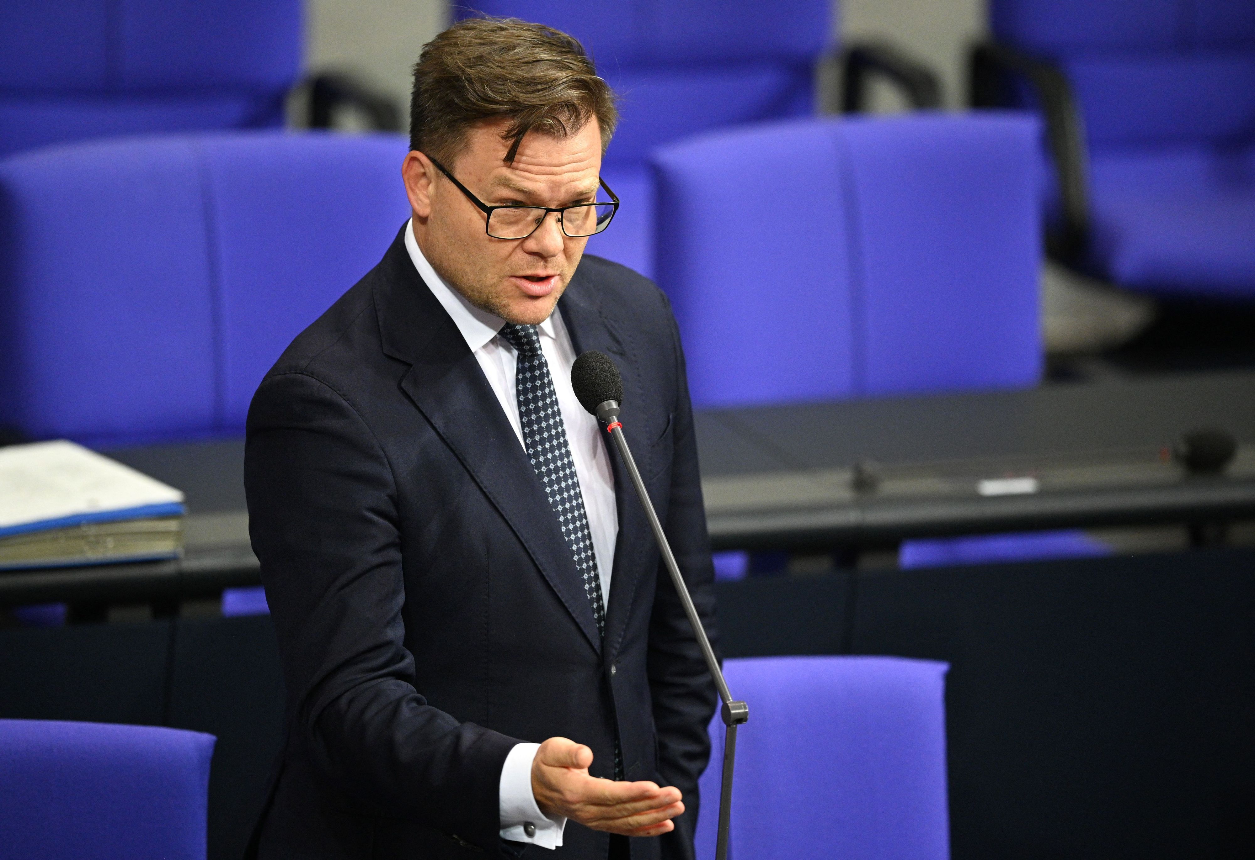 Umweltminister Carsten Schneider (SPD) im Bundestag.