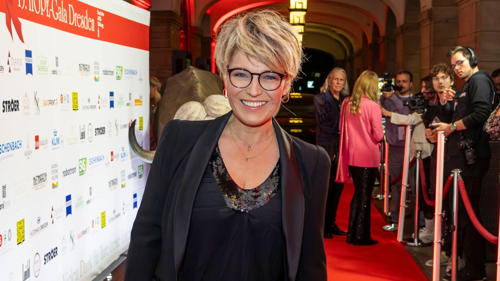 Moderatorin Andrea Ballschuh kommt zur 15. Hope Gala in das Schauspielhaus Dresden.