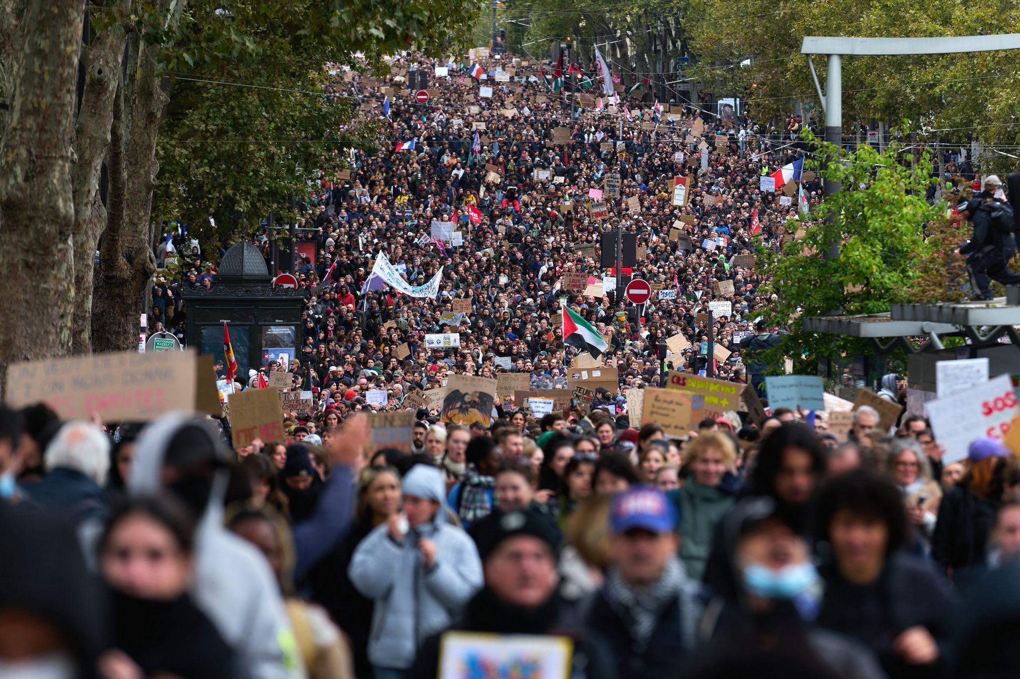 Proteste an Halloween: Reul kündigt harte Linie an