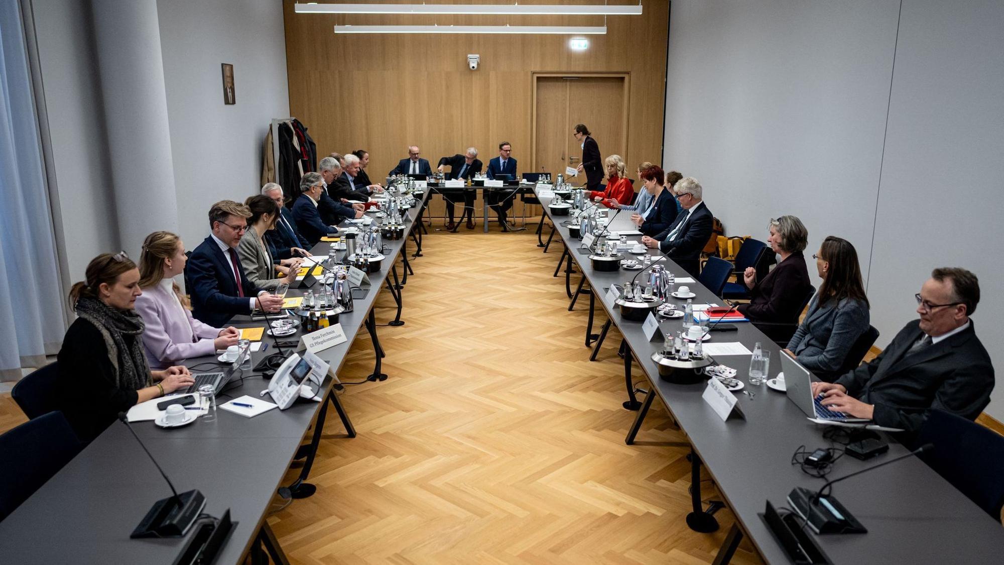 Konstituierende Sitzung der Pflegestrukturkommission