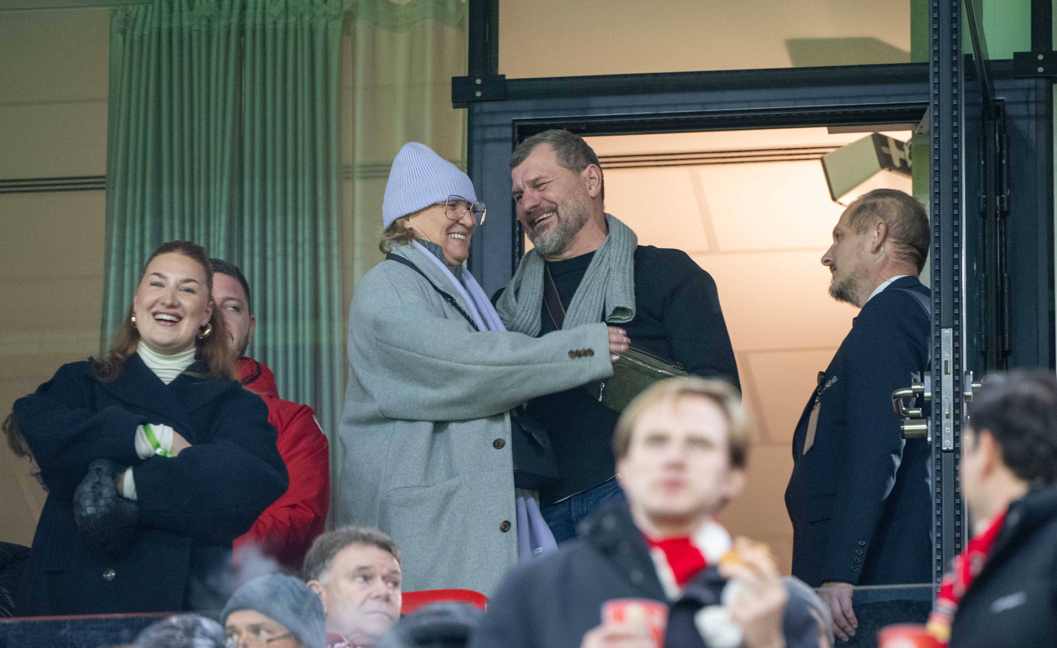 Steffen Baumgart verfolgte das Spiel mit Frau Katja und Tochter Emilia auf der Tribüne.
