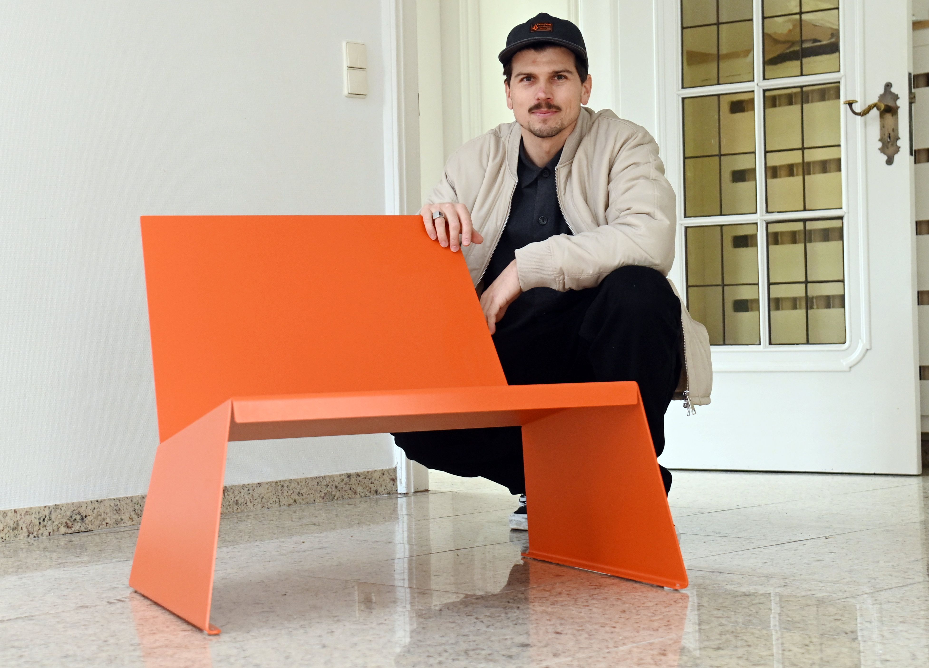 26.10.2026 Köln. Die Ausstellung Designers Tower (DT26) findet vom 27. bis 31. Oktober 2026 auf dem Gelände des historischen Weißhaus Wasserschlosses statt. Fabian Fern. Foto: Alexander Schwaiger