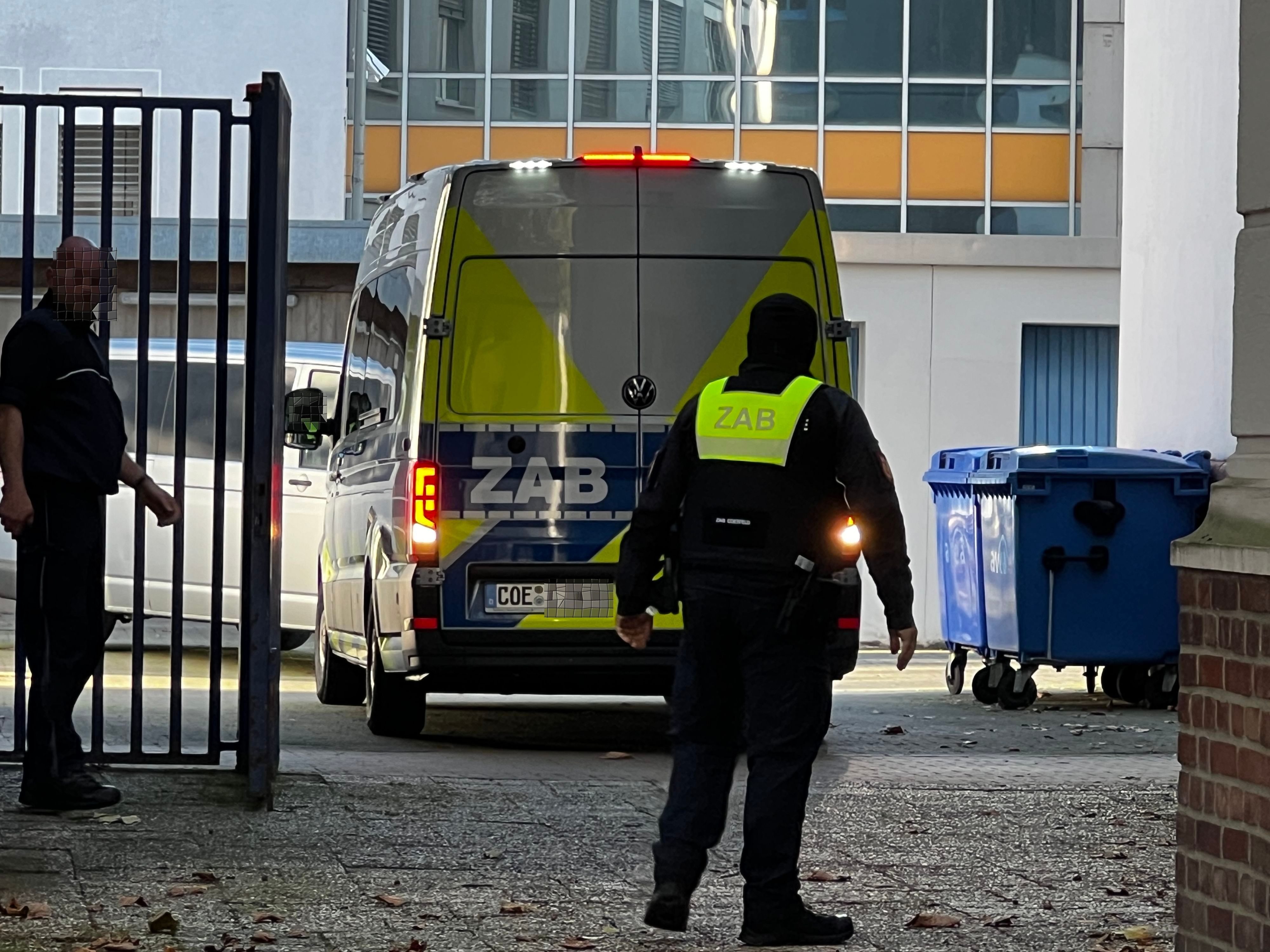 Am Freitag, 16. Oktober, wurden die Mutter und minderjährige Kinder der Familie Rouf in diesem Auto zur Abschiebung gefahren. Die scheiterte vorerst, aber eine volljährige Tochter und der Vater mussten ausreisen.