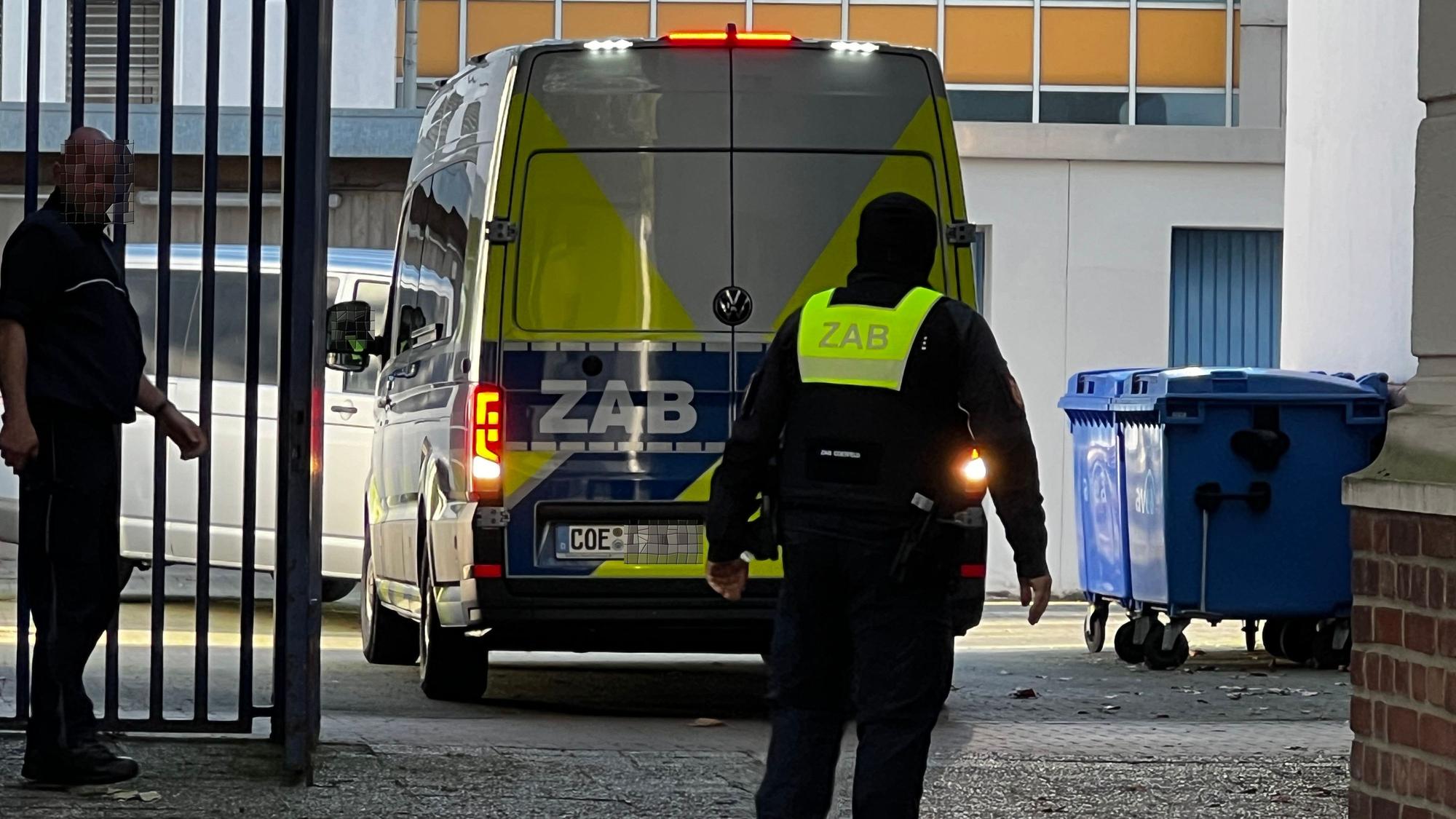 Am Freitag, 16. Oktober, wurden die Mutter und minderjährige Kinder der Familie Rouf in diesem Auto zur Abschiebung gefahren. Die scheiterte vorerst, aber eine volljährige Tochter und der Vater mussten ausreisen.