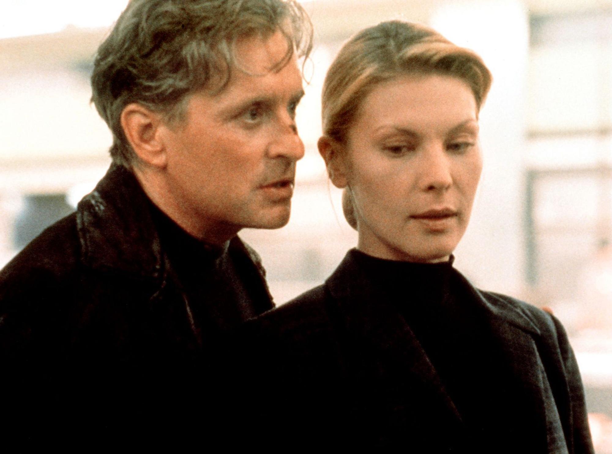 Die geheimnisvolle Blondine Christine (Deborah Kara Unger) ist Teil einer Verschwörung. (Bild: 1997 PolyGram Filmed Entertainment, Inc.)